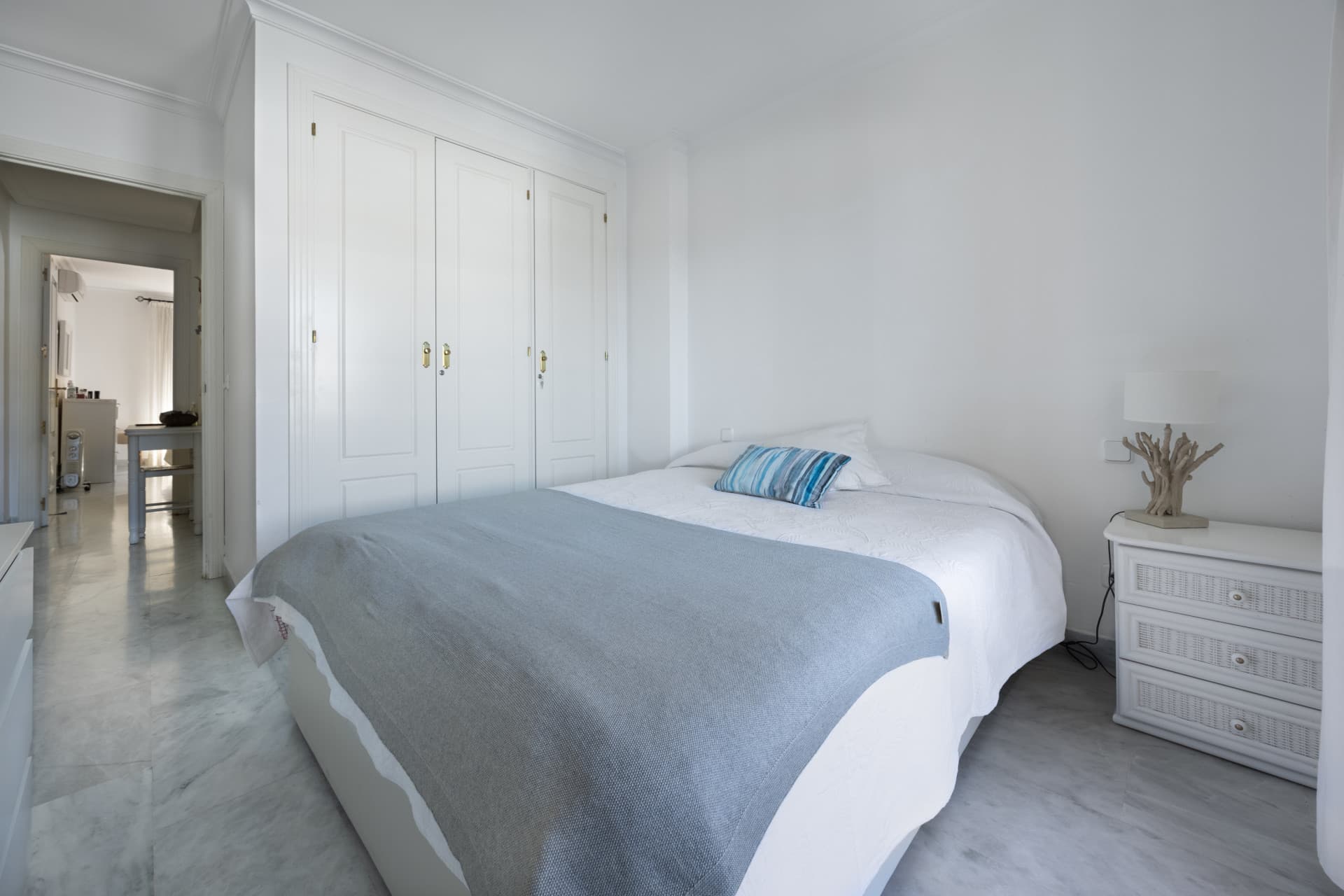 APARTMENT IN SEÑORÍO DE ALOHA, NUEVA ANDALCÍA