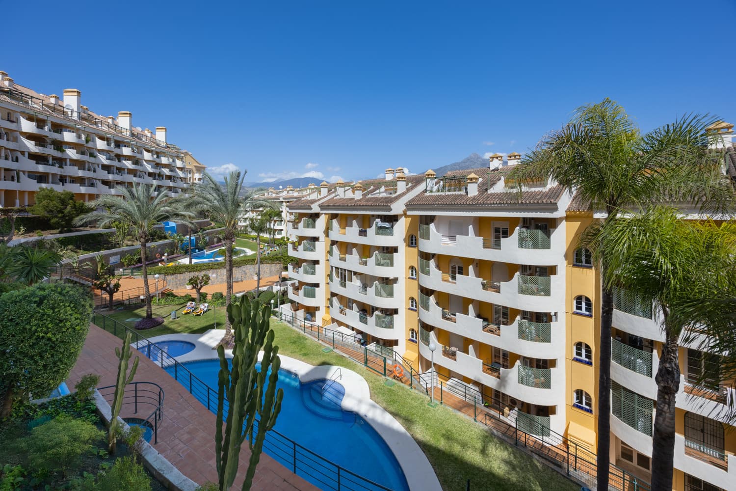 APARTAMENTO EN SEÑORÍO DE ALOHA, NUEVA ANDALUCÍA