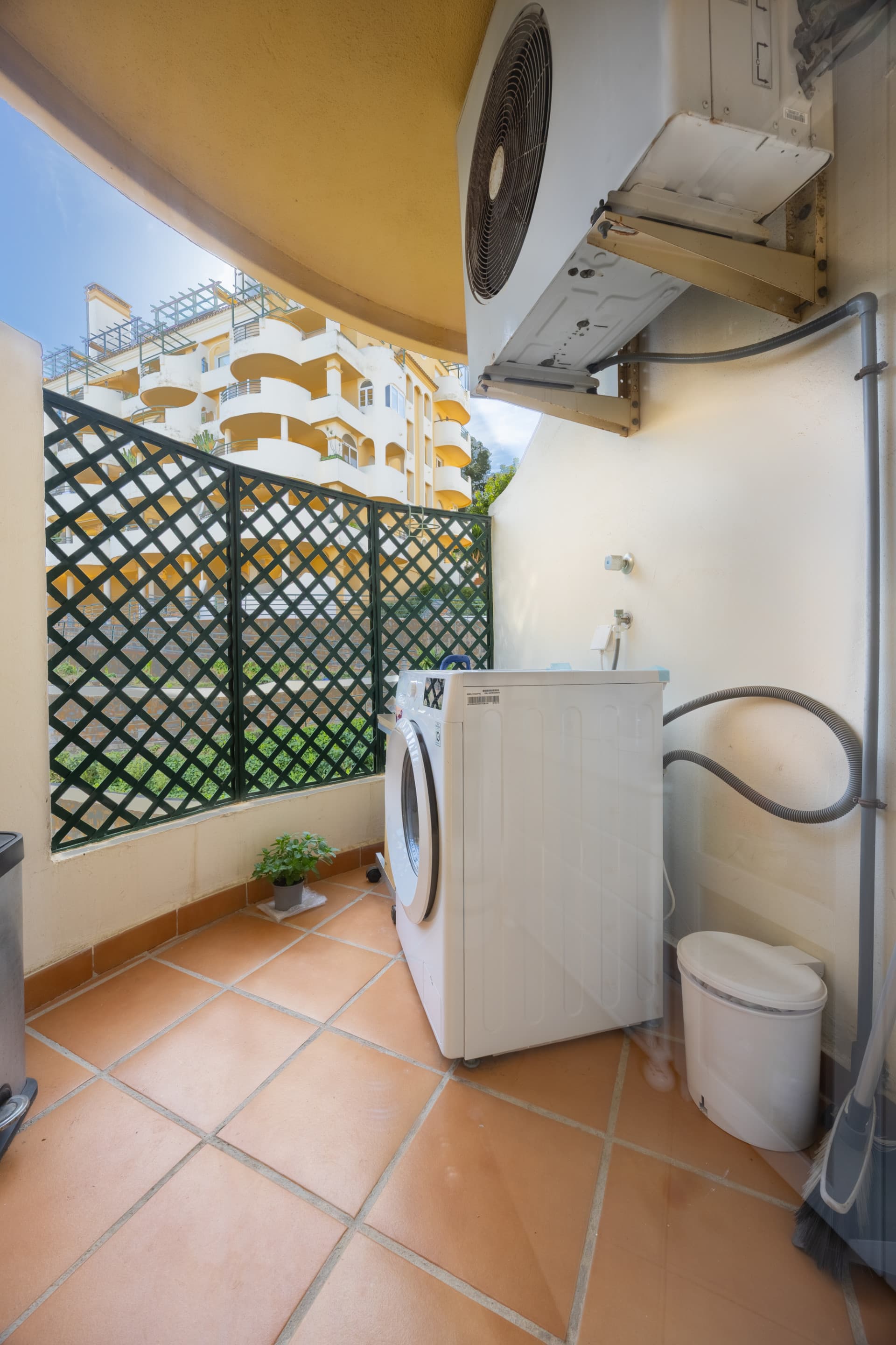 APARTMENT IN SEÑORÍO DE ALOHA, NUEVA ANDALCÍA