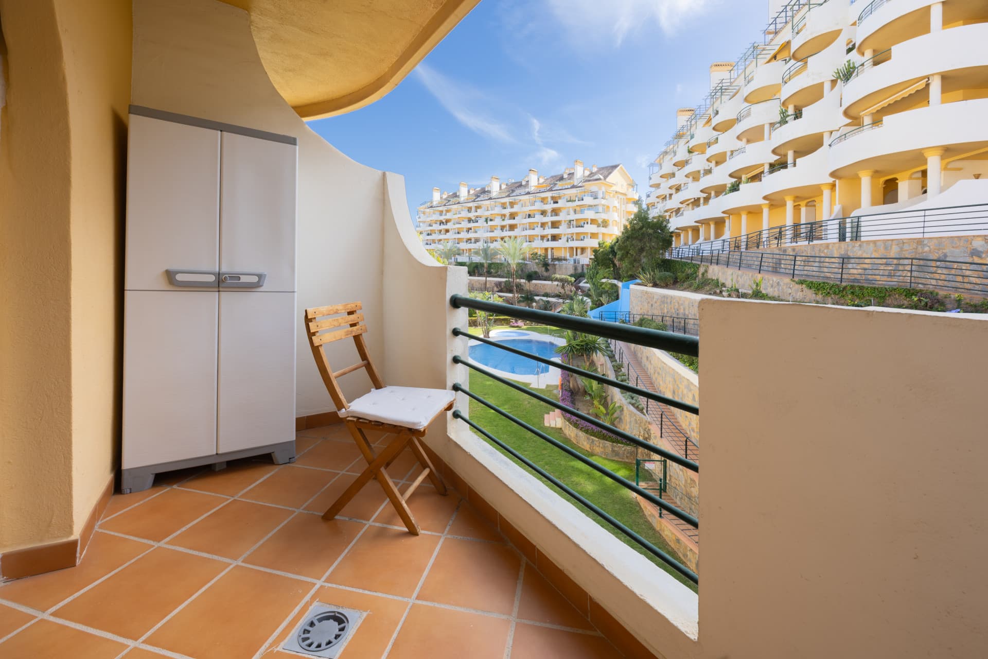 APARTMENT IN SEÑORÍO DE ALOHA, NUEVA ANDALCÍA
