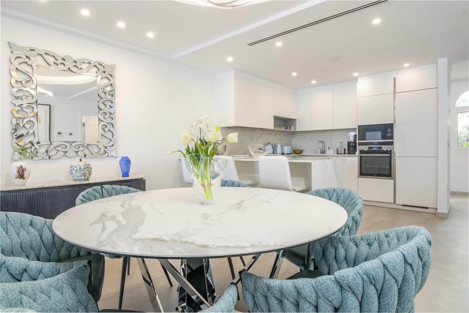 Luxury Duplex Penthouse for sales in Villa Marina, Marbella, Walking Distance to Puerto Banús and the Beach