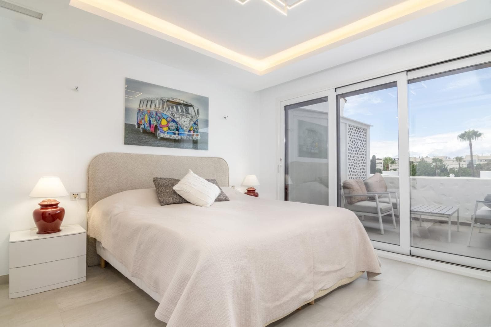 Luxury Duplex Penthouse for sales in Villa Marina, Marbella, Walking Distance to Puerto Banús and the Beach