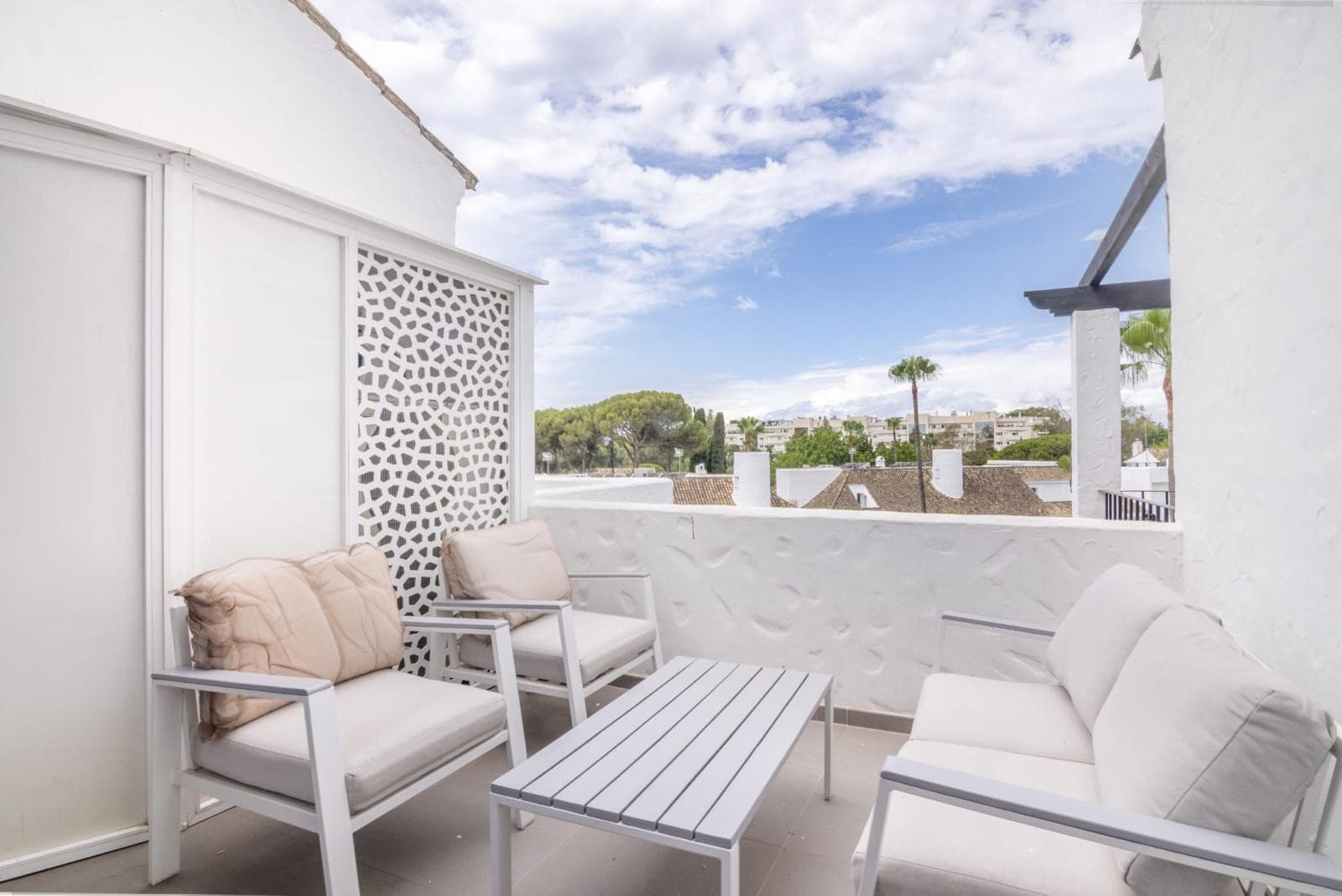 Luxury Duplex Penthouse for sales in Villa Marina, Marbella, Walking Distance to Puerto Banús and the Beach