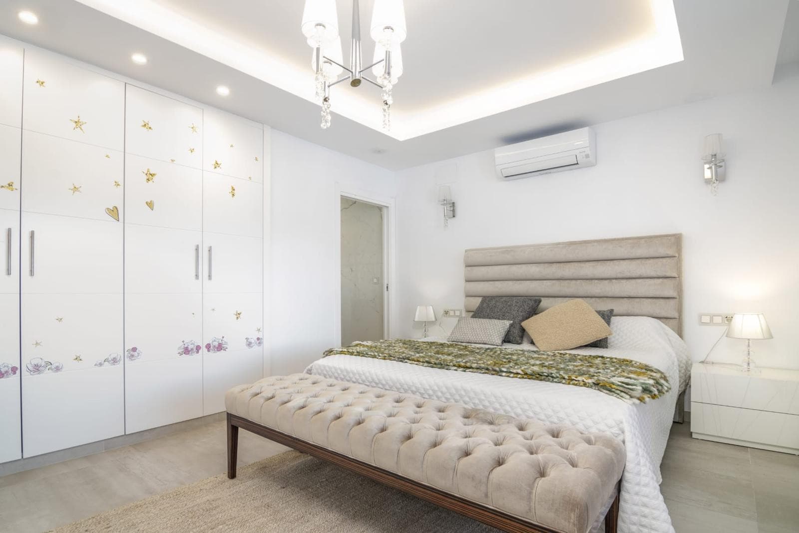 Luxury Duplex Penthouse for sales in Villa Marina, Marbella, Walking Distance to Puerto Banús and the Beach