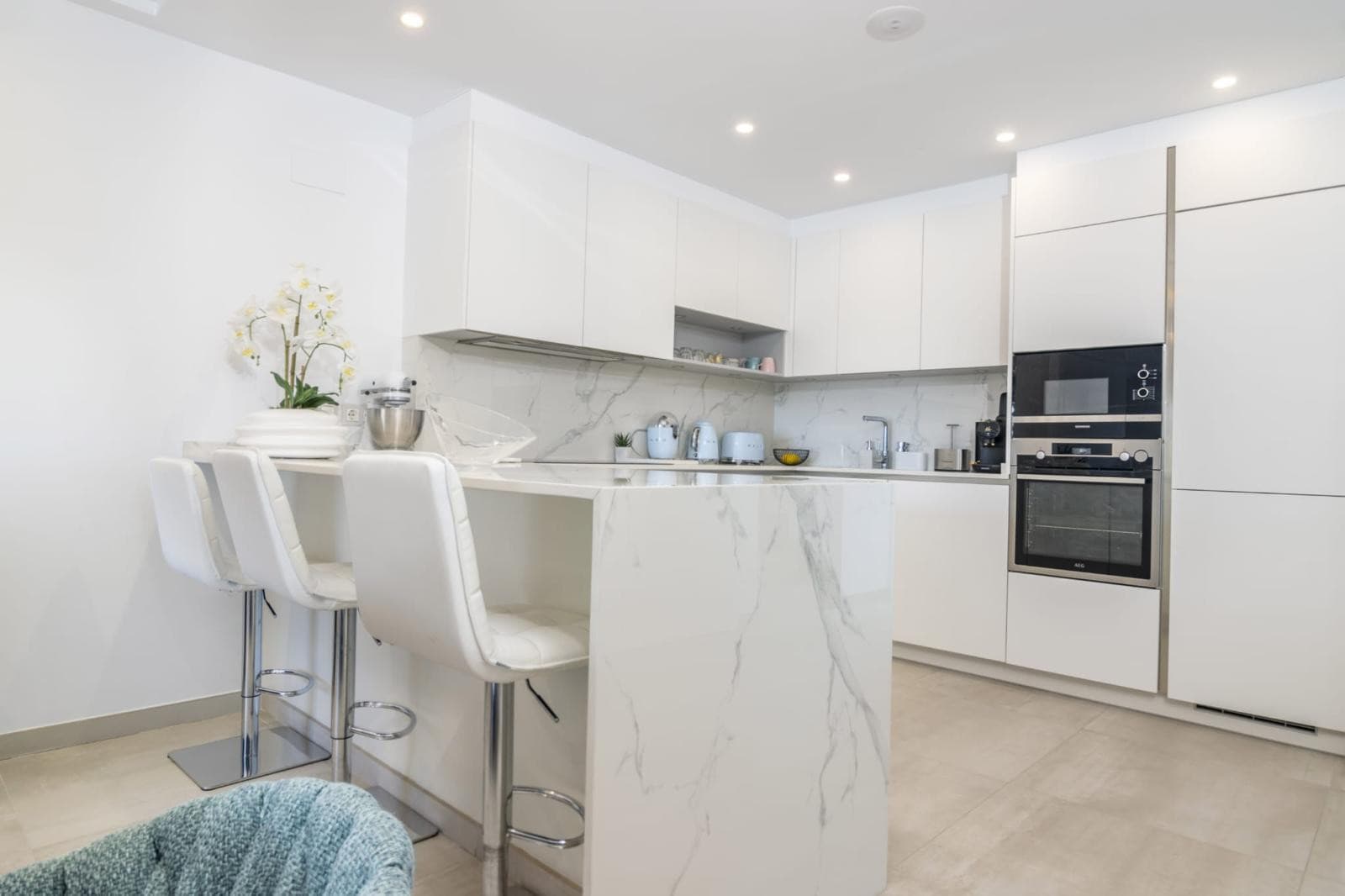 Luxury Duplex Penthouse for sales in Villa Marina, Marbella, Walking Distance to Puerto Banús and the Beach