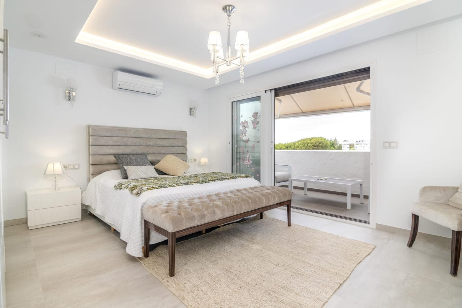 Luxury Duplex Penthouse for sales in Villa Marina, Marbella, Walking Distance to Puerto Banús and the Beach