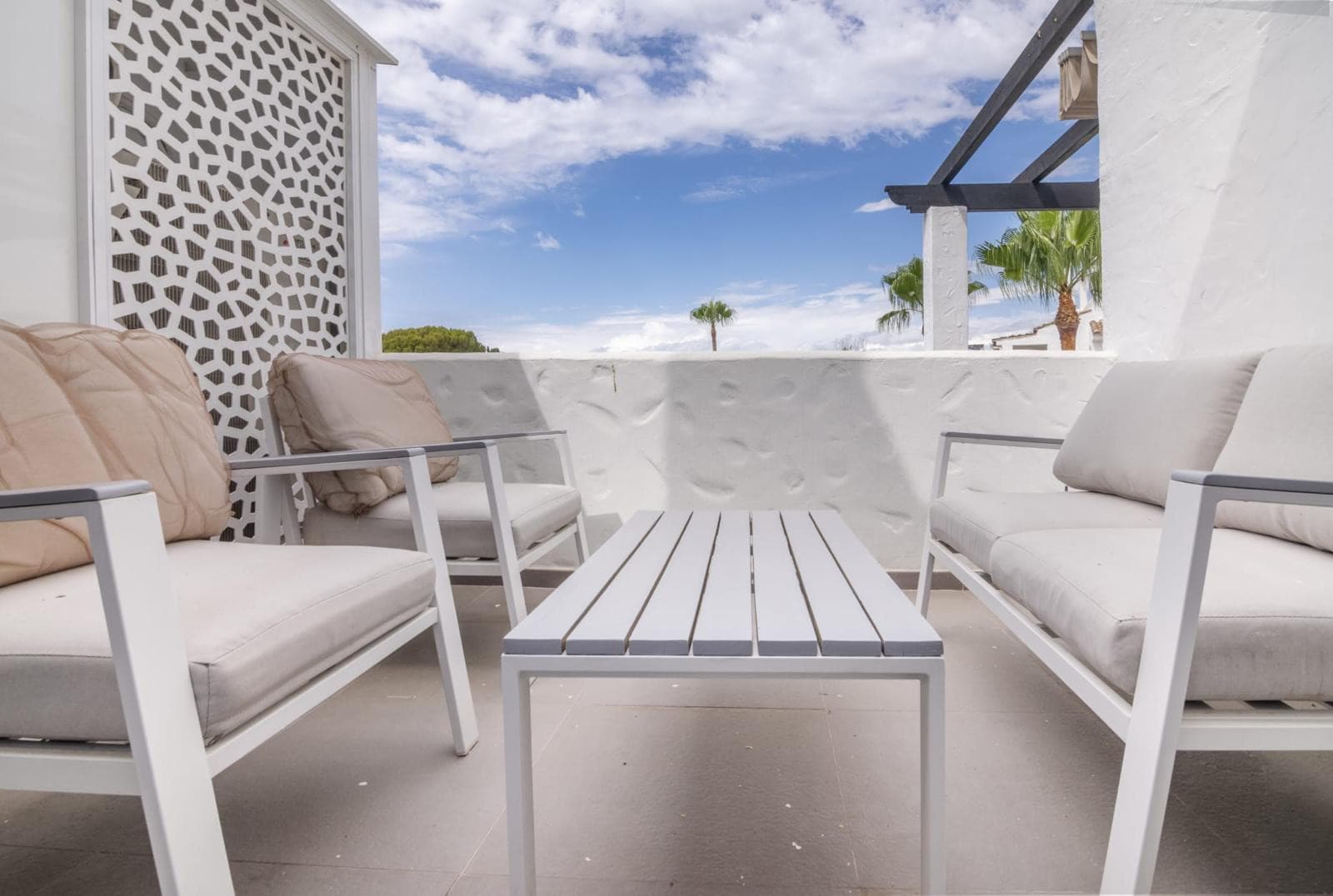 Luxury Duplex Penthouse for sales in Villa Marina, Marbella, Walking Distance to Puerto Banús and the Beach