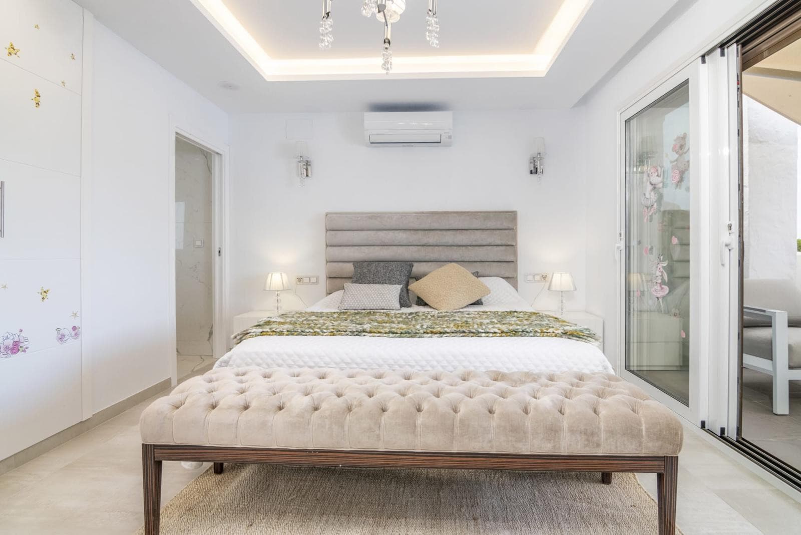 Luxury Duplex Penthouse for sales in Villa Marina, Marbella, Walking Distance to Puerto Banús and the Beach