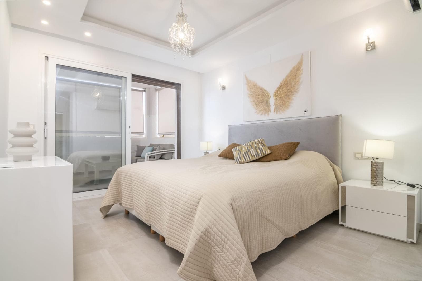 Luxury Duplex Penthouse for sales in Villa Marina, Marbella, Walking Distance to Puerto Banús and the Beach