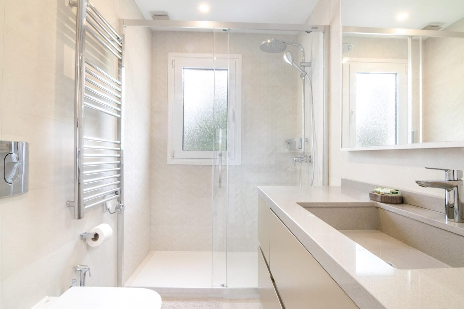 Luxury Duplex Penthouse for sales in Villa Marina, Marbella, Walking Distance to Puerto Banús and the Beach
