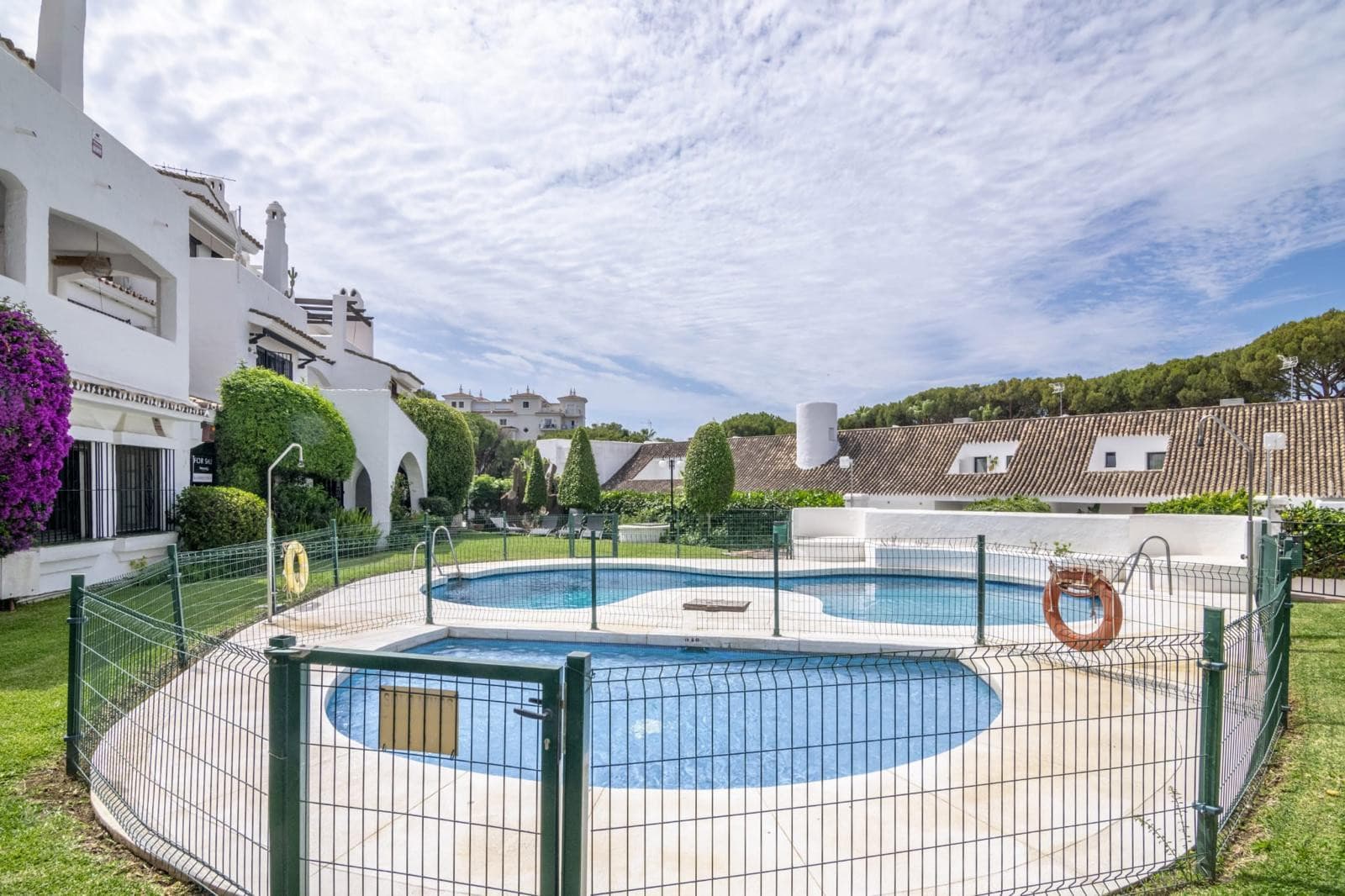 Luxury Duplex Penthouse for sales in Villa Marina, Marbella, Walking Distance to Puerto Banús and the Beach