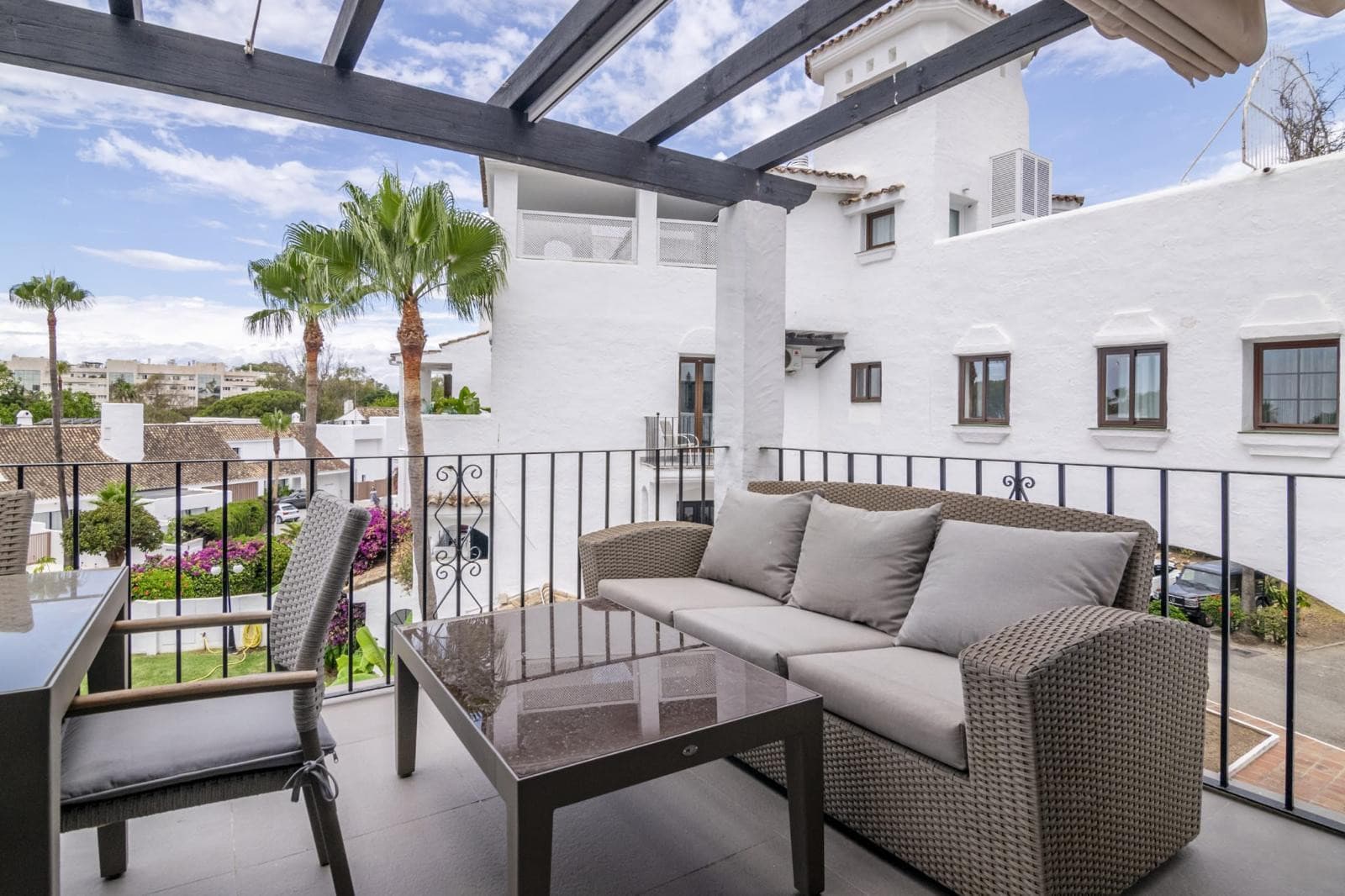 Luxury Duplex Penthouse for sales in Villa Marina, Marbella, Walking Distance to Puerto Banús and the Beach
