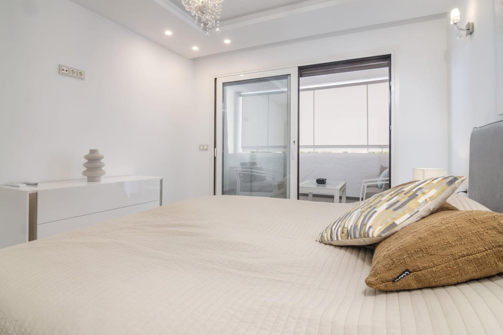 Luxury Duplex Penthouse for sales in Villa Marina, Marbella, Walking Distance to Puerto Banús and the Beach