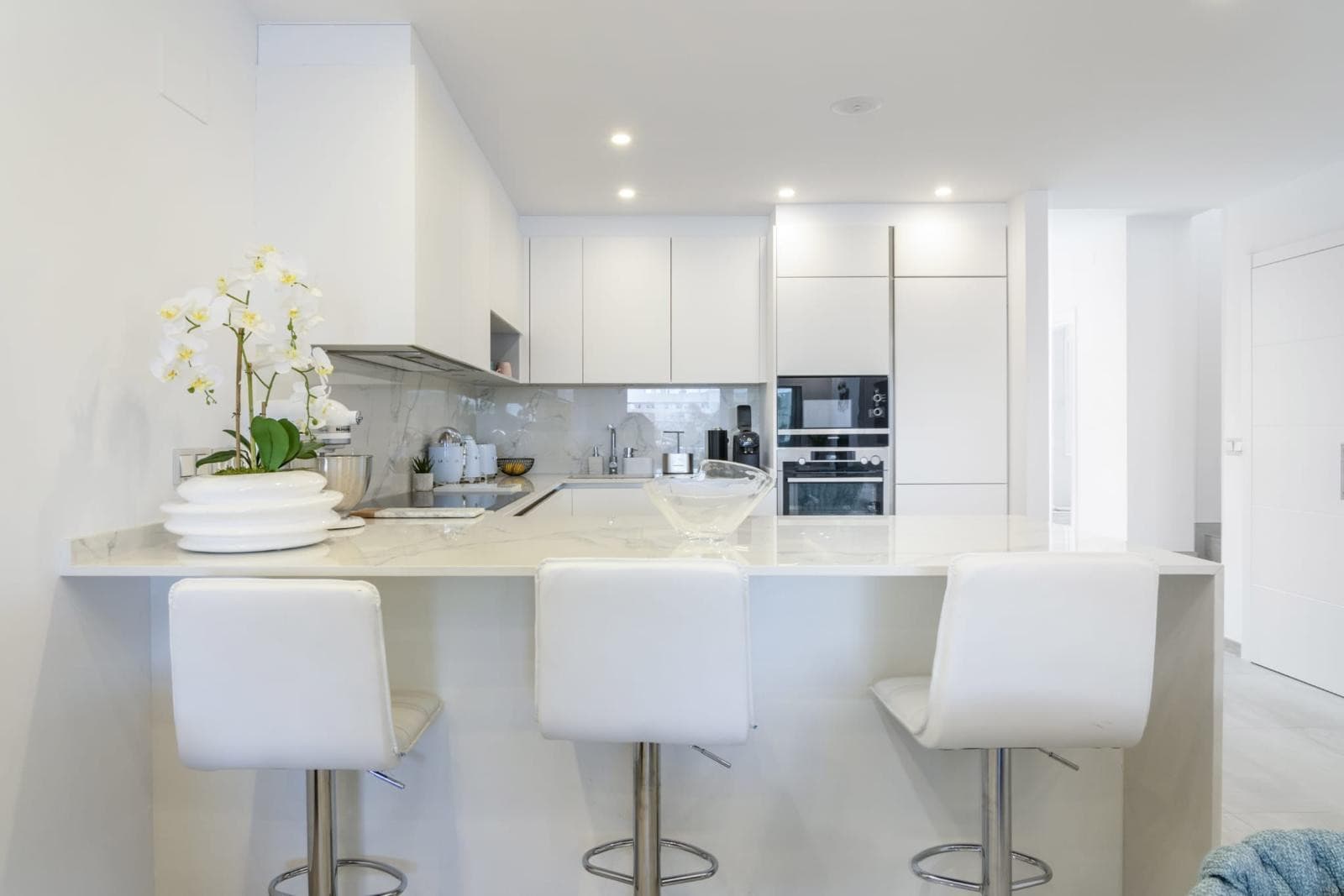 Luxury Duplex Penthouse for sales in Villa Marina, Marbella, Walking Distance to Puerto Banús and the Beach