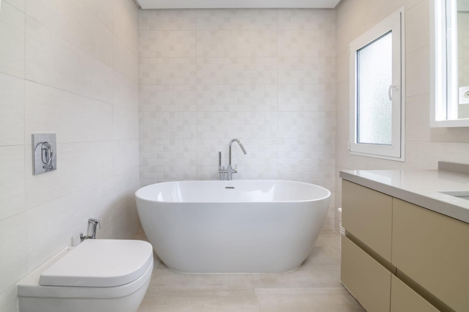 Luxury Duplex Penthouse for sales in Villa Marina, Marbella, Walking Distance to Puerto Banús and the Beach