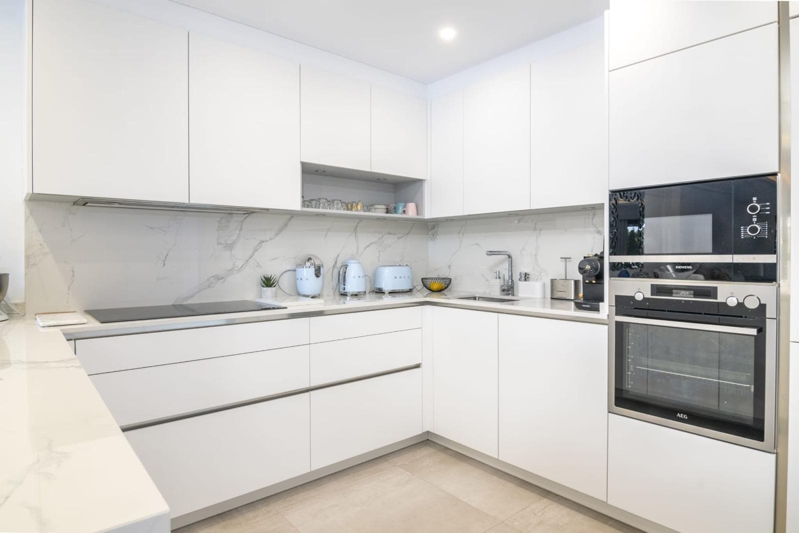 Luxury Duplex Penthouse for sales in Villa Marina, Marbella, Walking Distance to Puerto Banús and the Beach