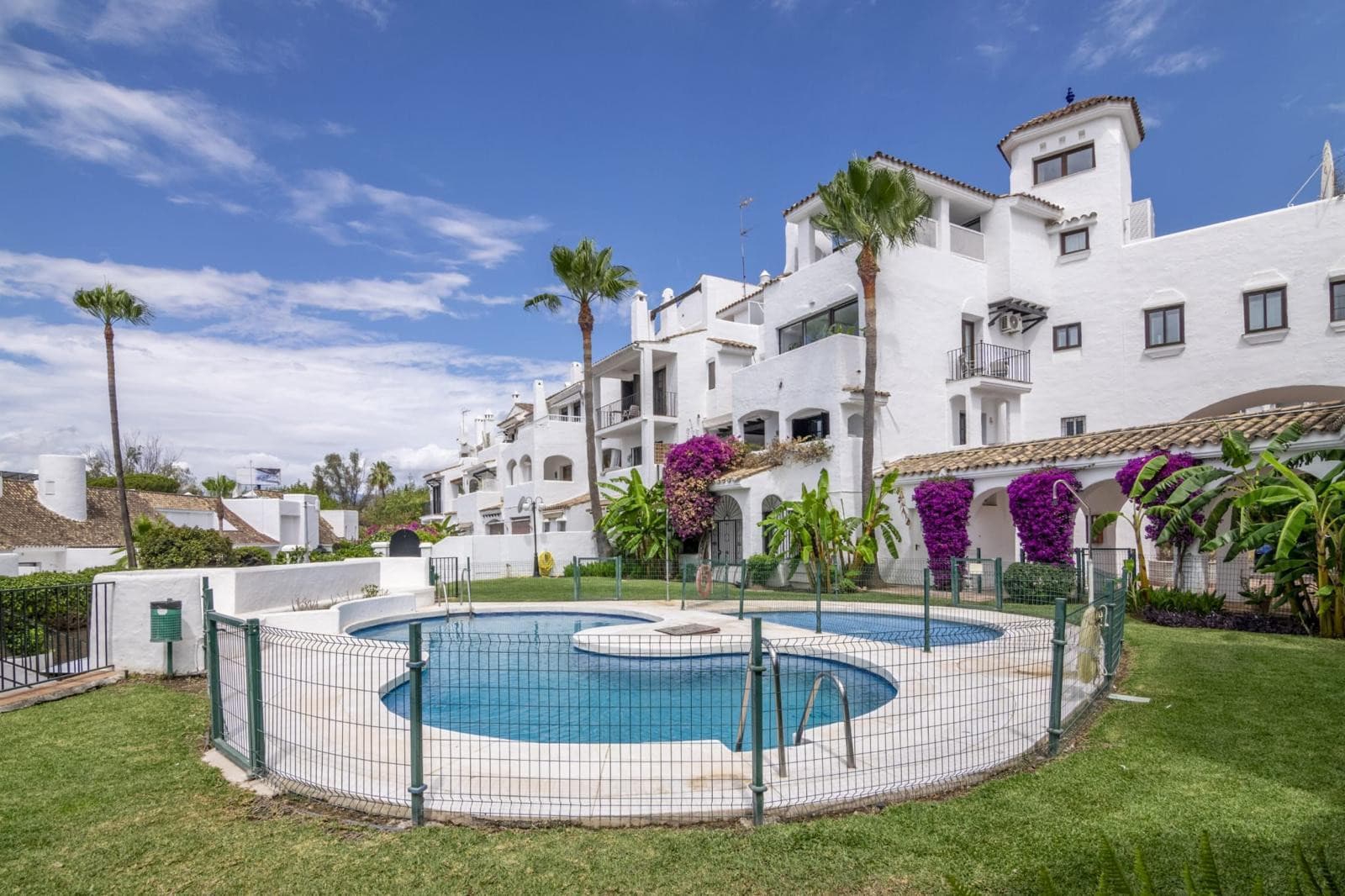 Luxury Duplex Penthouse for sales in Villa Marina, Marbella, Walking Distance to Puerto Banús and the Beach