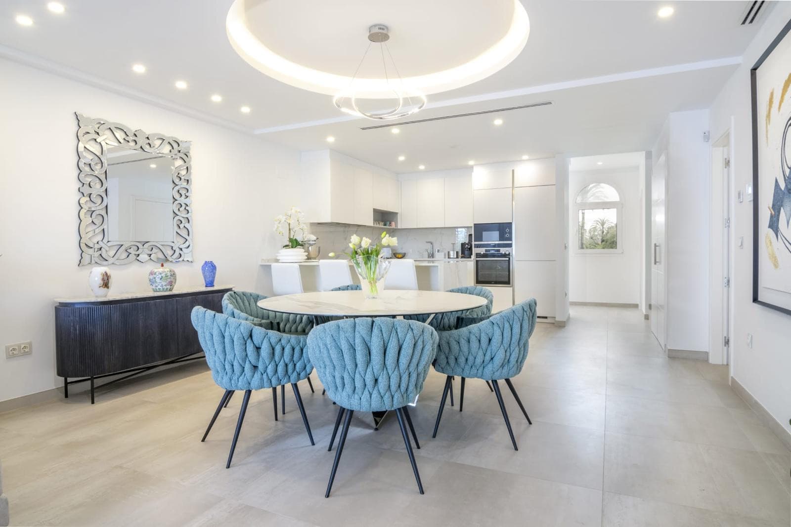 Luxury Duplex Penthouse for sales in Villa Marina, Marbella, Walking Distance to Puerto Banús and the Beach