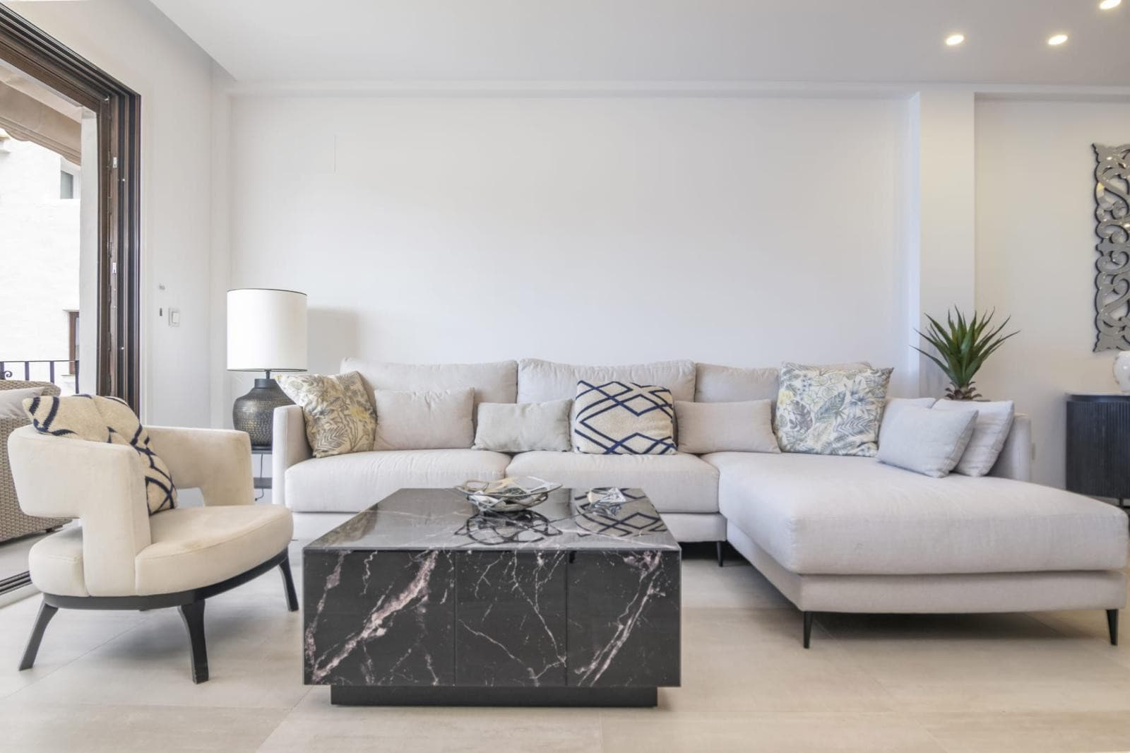 Luxury Duplex Penthouse for sales in Villa Marina, Marbella, Walking Distance to Puerto Banús and the Beach