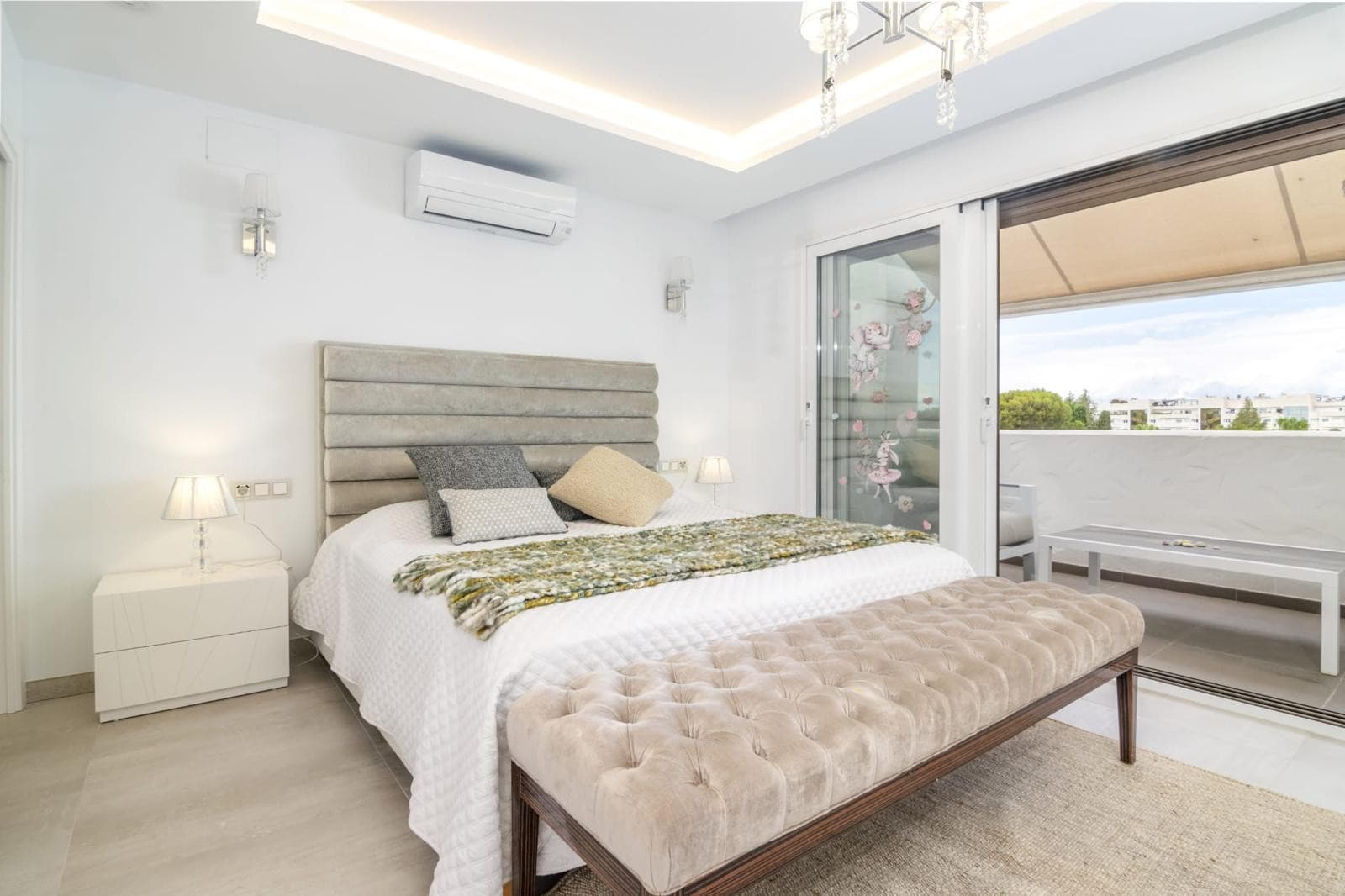 Luxury Duplex Penthouse for sales in Villa Marina, Marbella, Walking Distance to Puerto Banús and the Beach