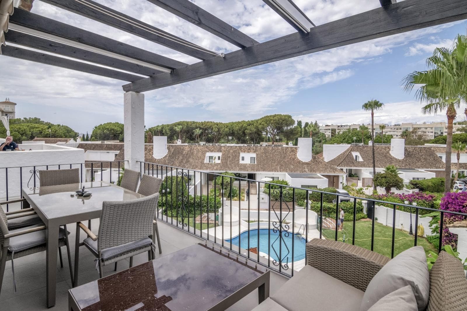 Luxury Duplex Penthouse for sales in Villa Marina, Marbella, Walking Distance to Puerto Banús and the Beach