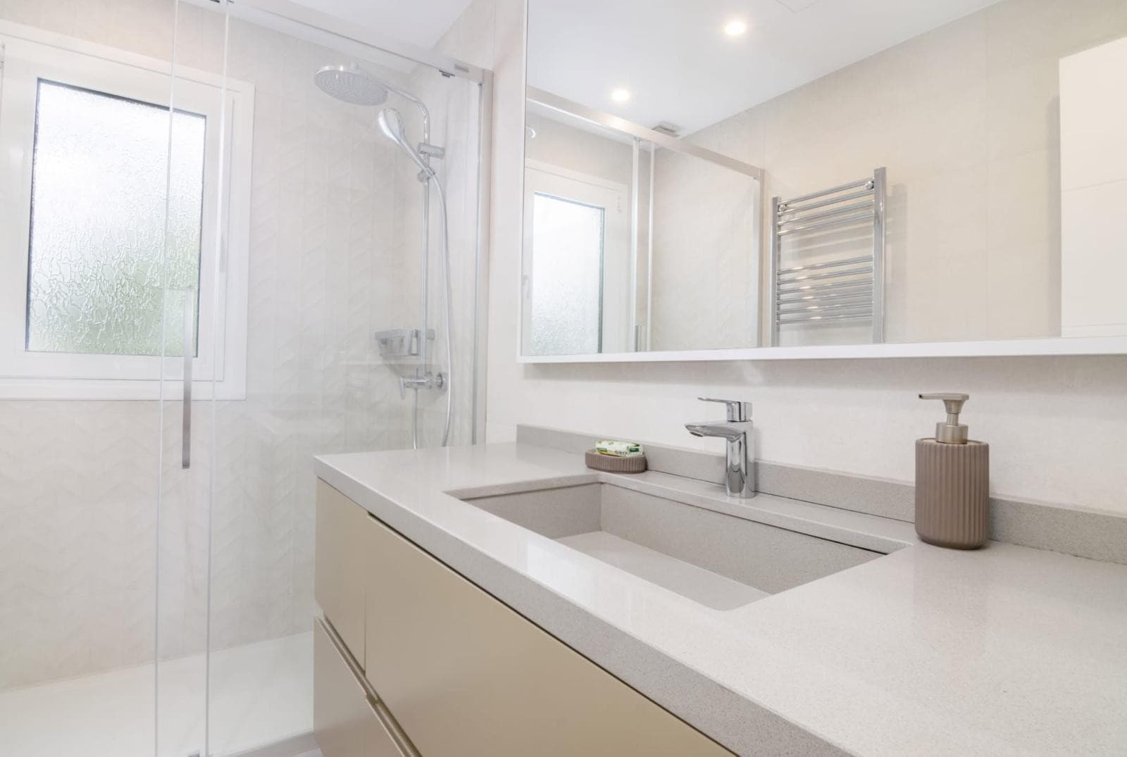 Luxury Duplex Penthouse for sales in Villa Marina, Marbella, Walking Distance to Puerto Banús and the Beach