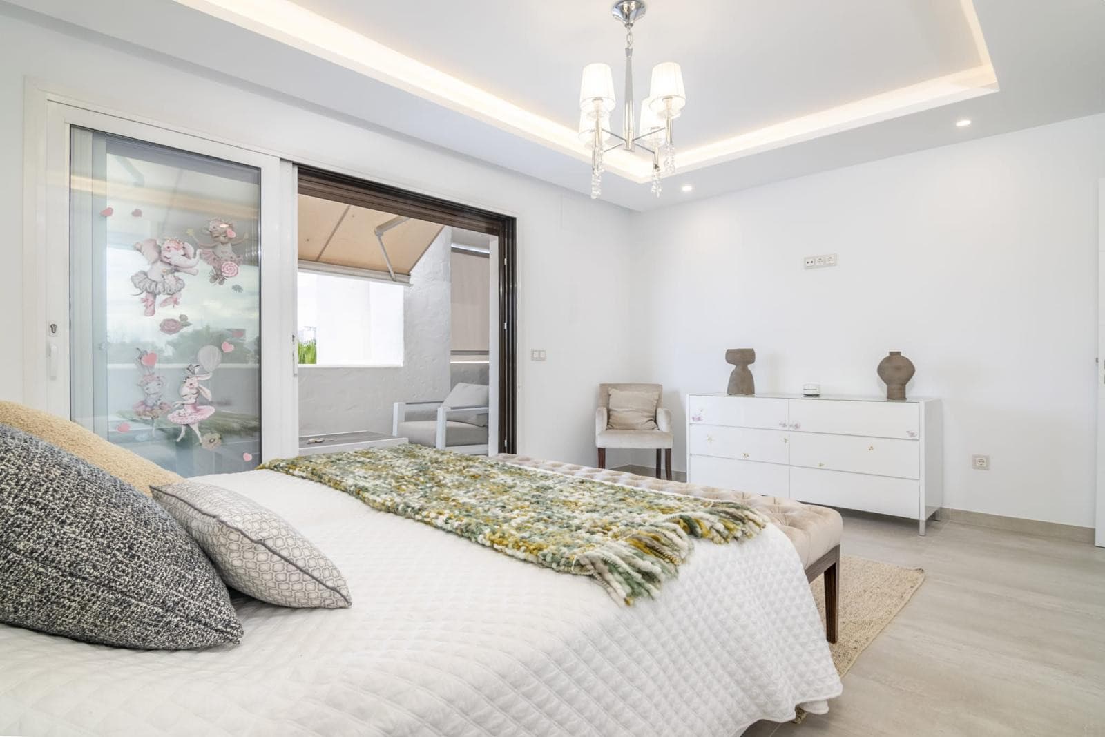 Luxury Duplex Penthouse for sales in Villa Marina, Marbella, Walking Distance to Puerto Banús and the Beach