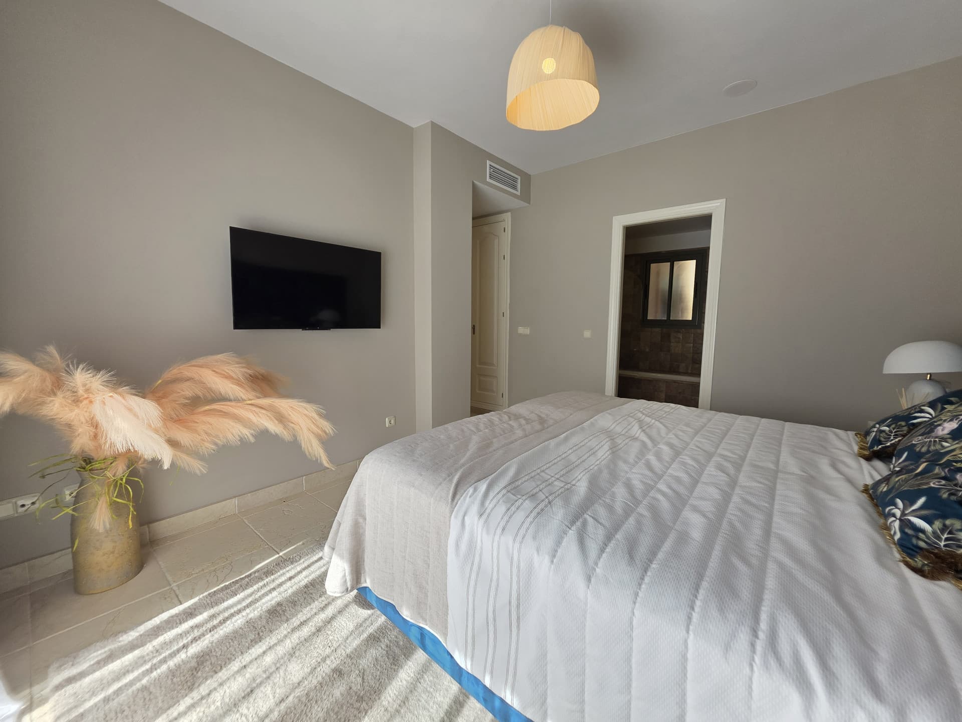 Exquisite Ground Floor Apartment in Benatalaya