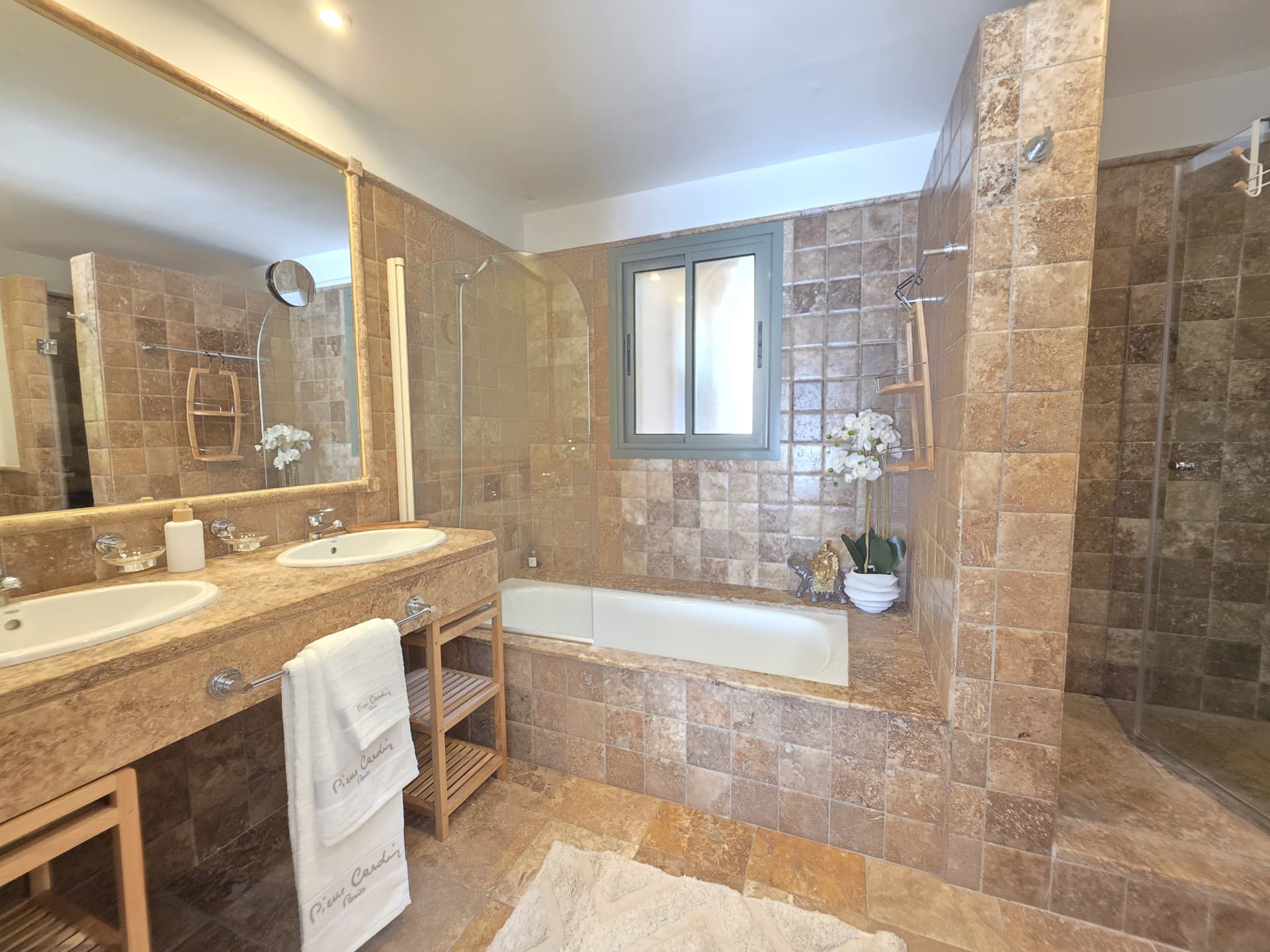 Exquisite Ground Floor Apartment in Benatalaya
