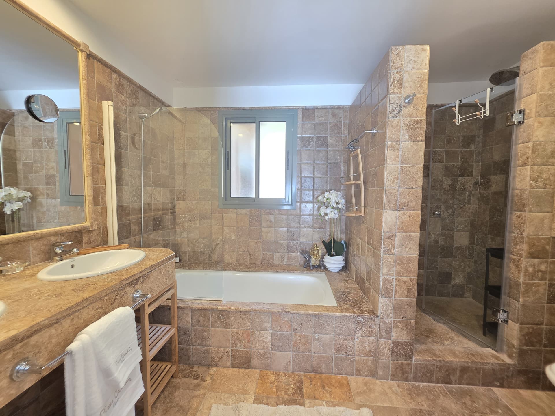 Exquisite Ground Floor Apartment in Benatalaya