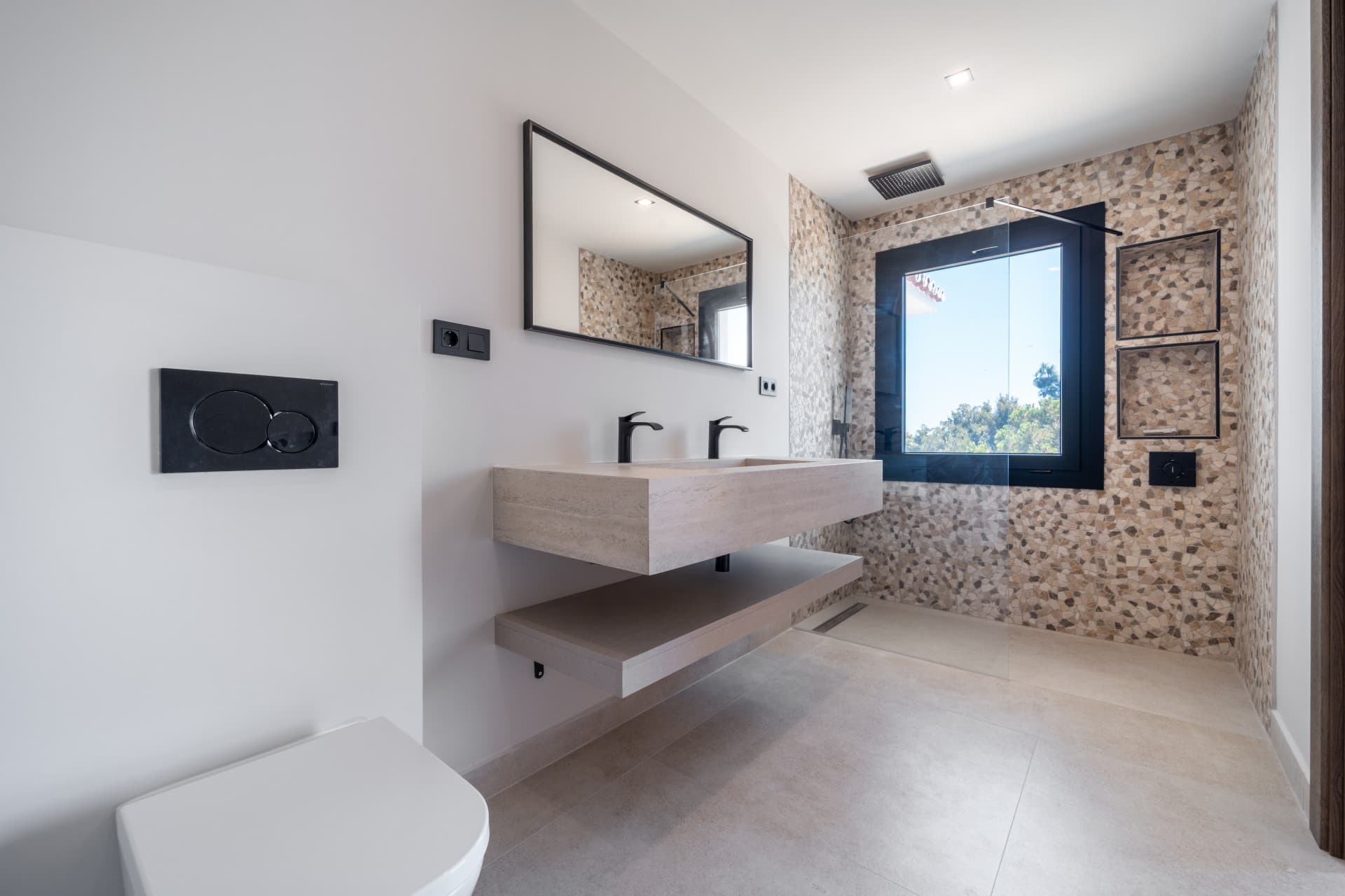 Fully Renovated Luxury Villa ideally located within a short walk to La Cala centre , Beach & Golf