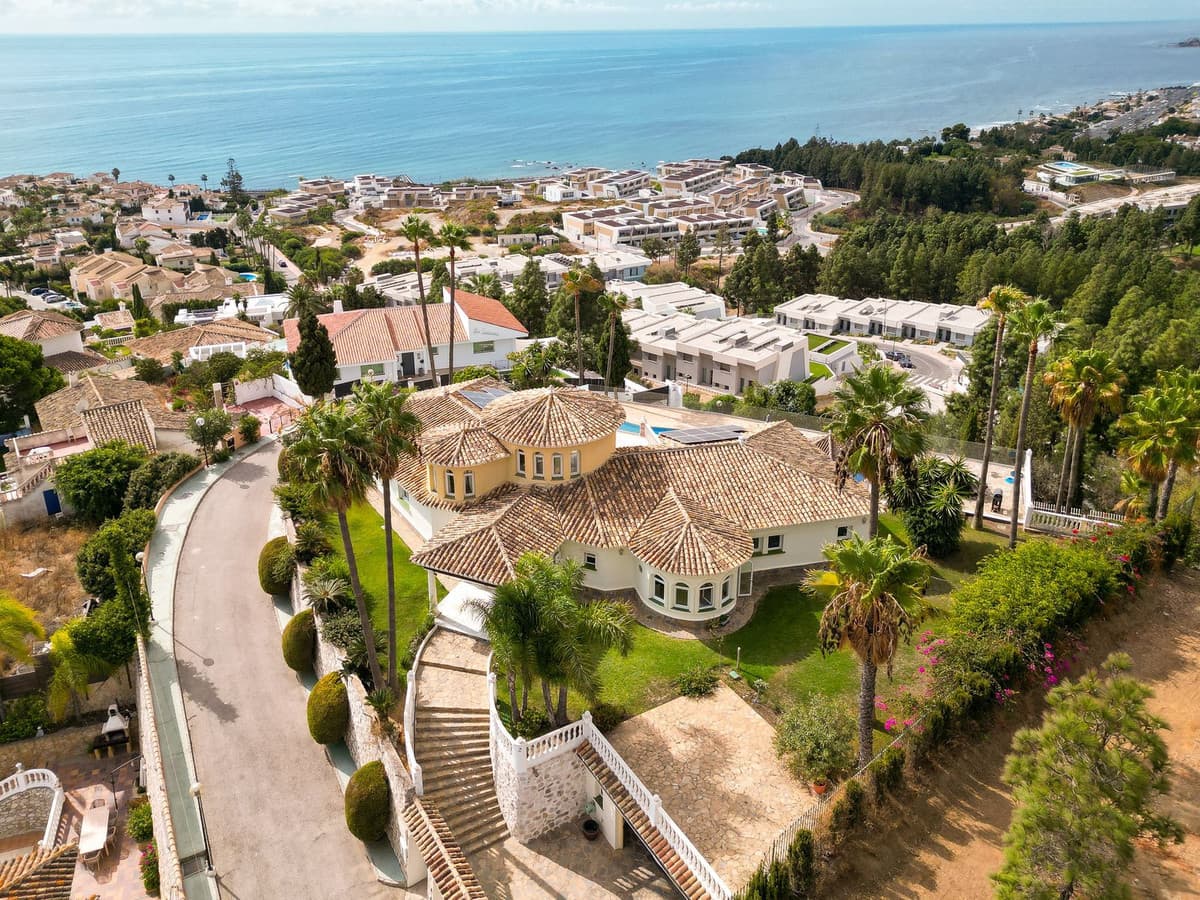 Beautiful South-Facing Five-Bedroom Villa in El Chaparral, Mijas Costa