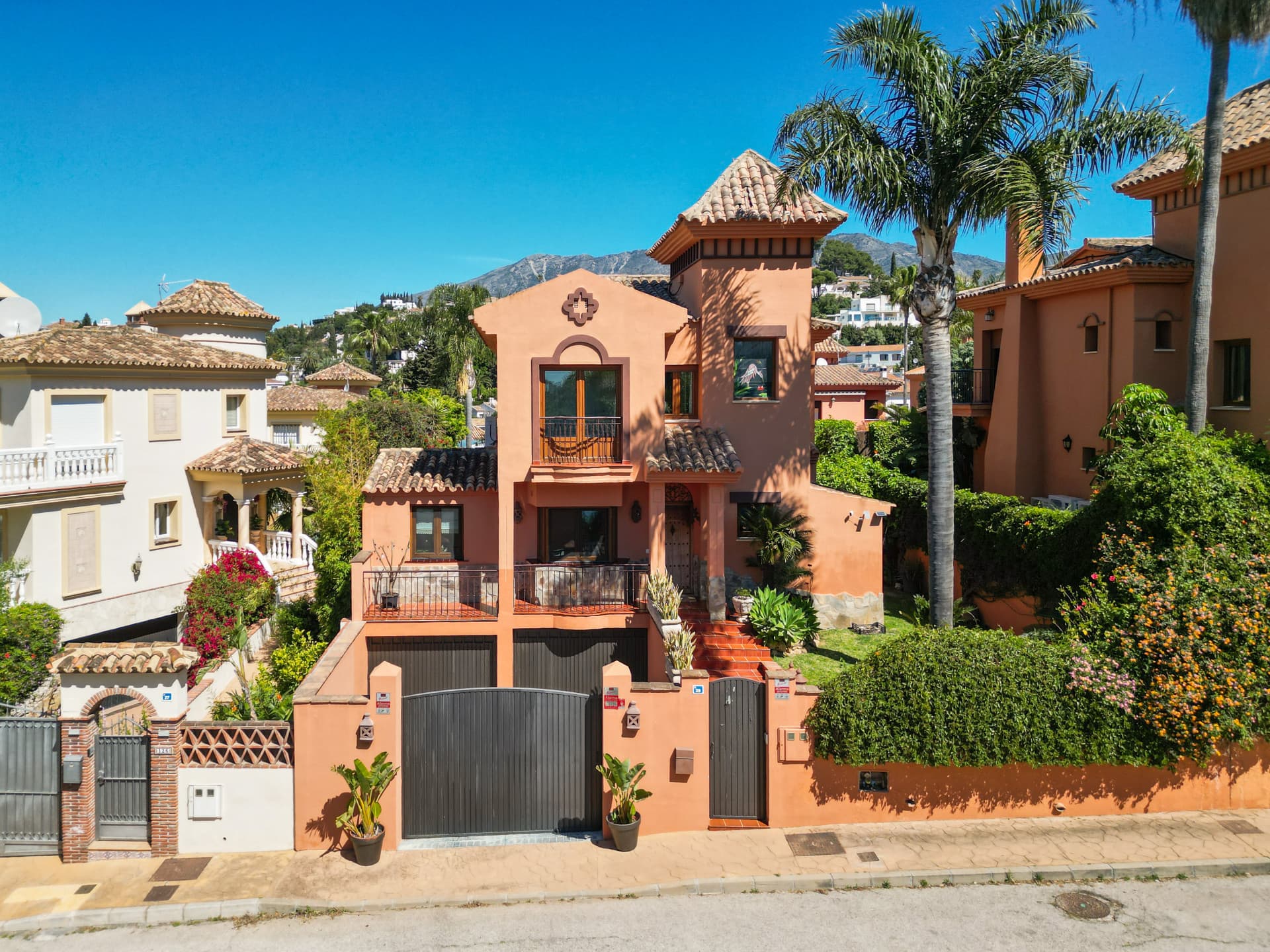 ✨ Mediterranean Villa with Private Pool in La Sierrezuela – Mijas Costa Discover this stunning villa where traditional A
