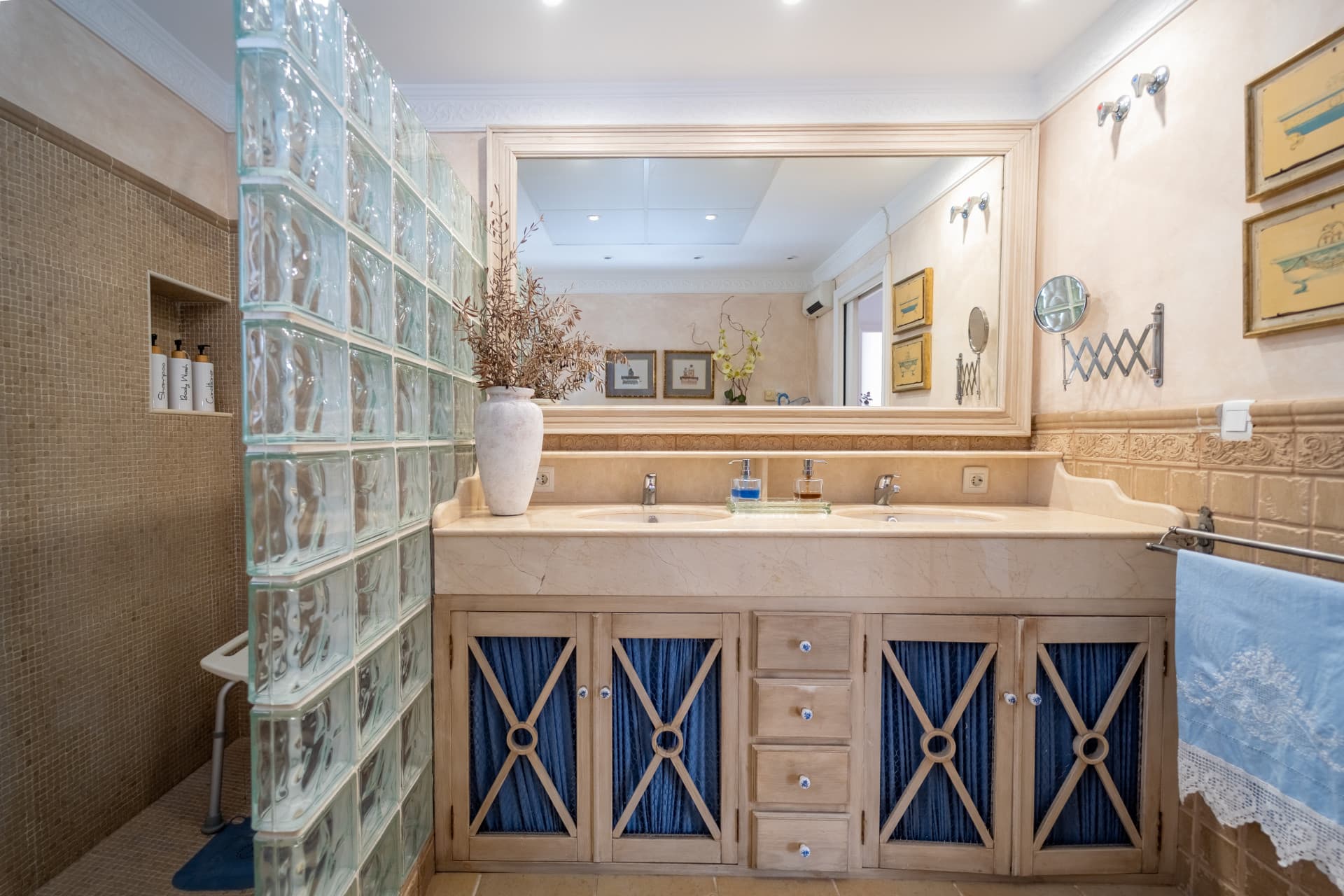 ✨ Mediterranean Villa with Private Pool in La Sierrezuela – Mijas Costa Discover this stunning villa where traditional A