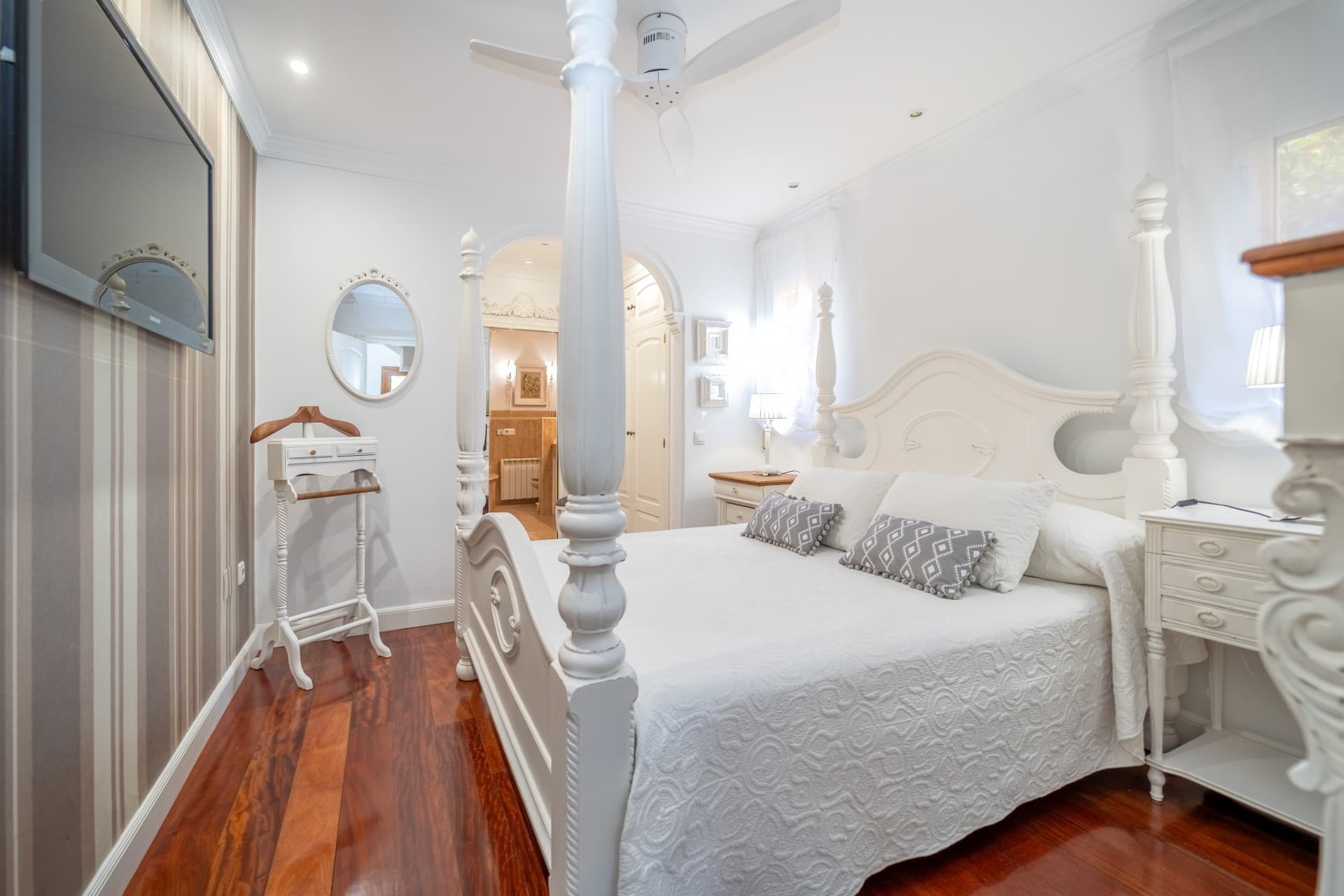 ✨ Mediterranean Villa with Private Pool in La Sierrezuela – Mijas Costa Discover this stunning villa where traditional A