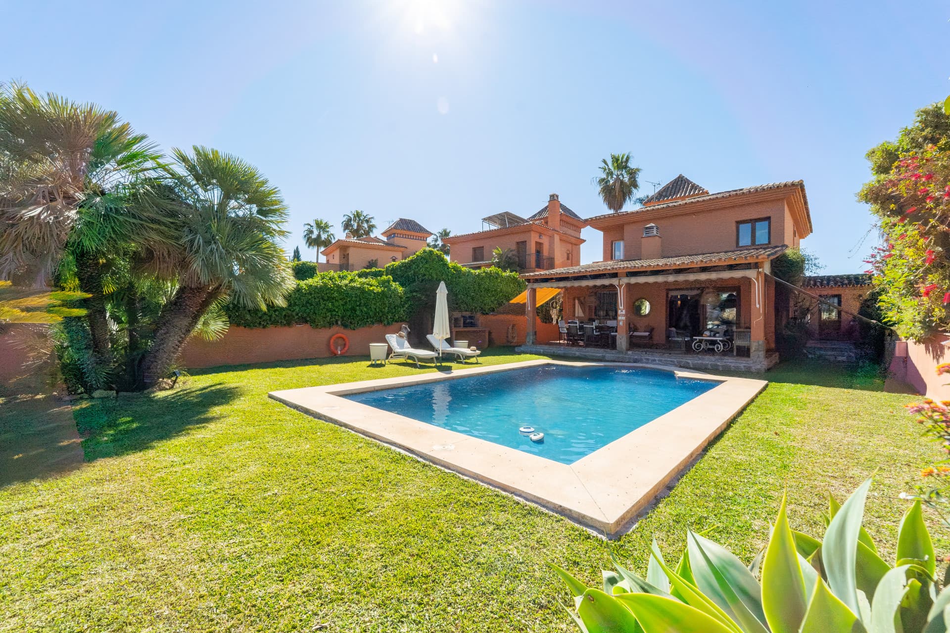 ✨ Mediterranean Villa with Private Pool in La Sierrezuela – Mijas Costa Discover this stunning villa where traditional A