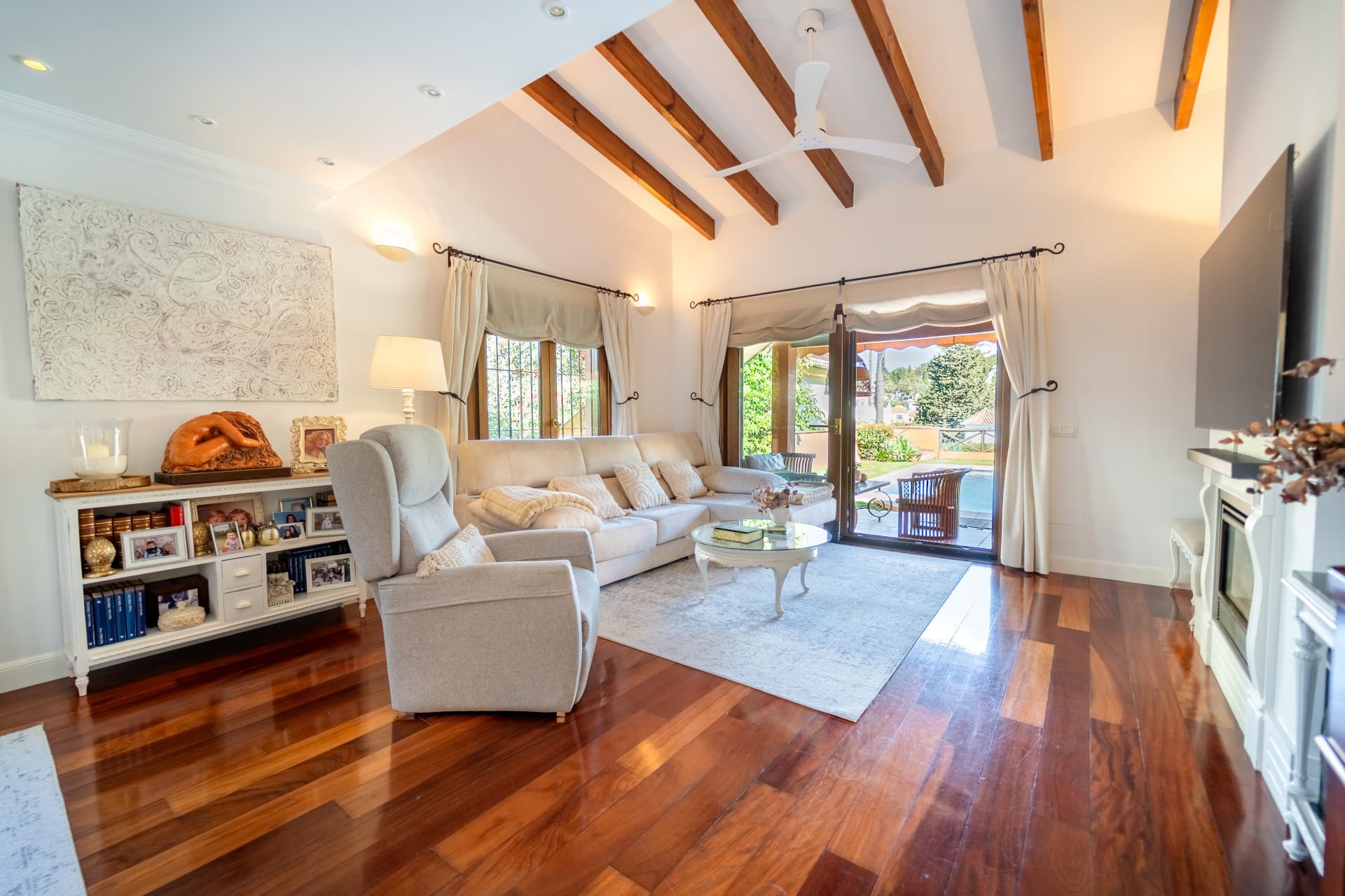 ✨ Mediterranean Villa with Private Pool in La Sierrezuela – Mijas Costa Discover this stunning villa where traditional A