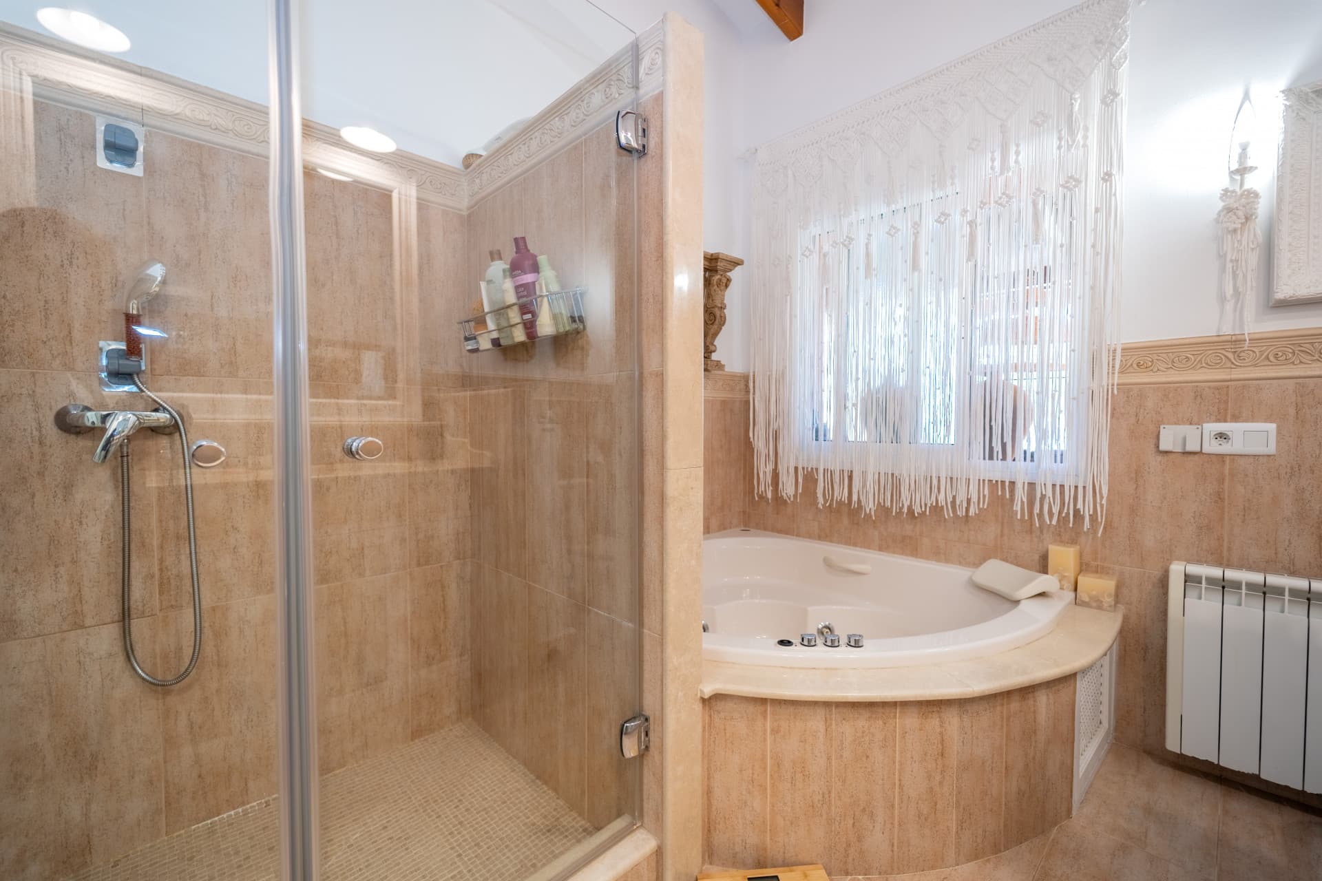 ✨ Mediterranean Villa with Private Pool in La Sierrezuela – Mijas Costa Discover this stunning villa where traditional A