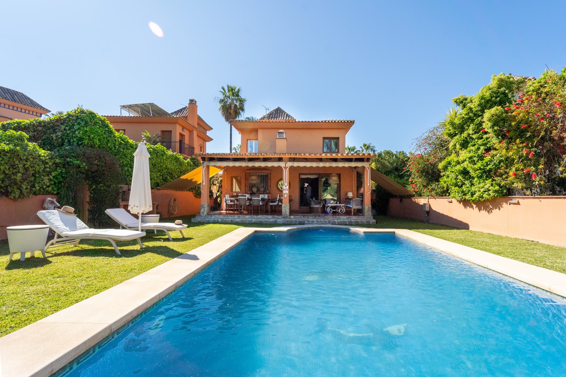 ✨ Mediterranean Villa with Private Pool in La Sierrezuela – Mijas Costa Discover this stunning villa where traditional A