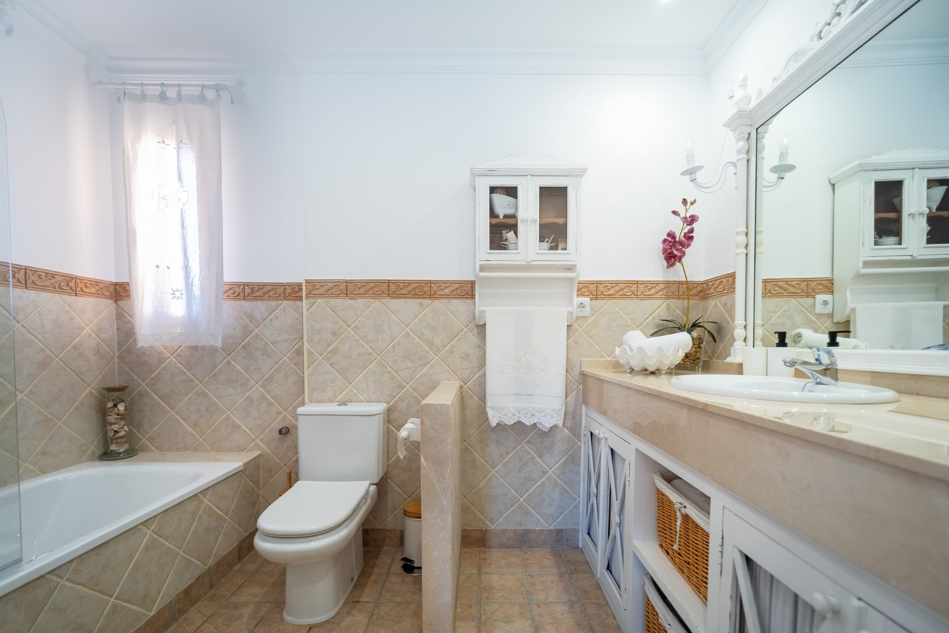 ✨ Mediterranean Villa with Private Pool in La Sierrezuela – Mijas Costa Discover this stunning villa where traditional A