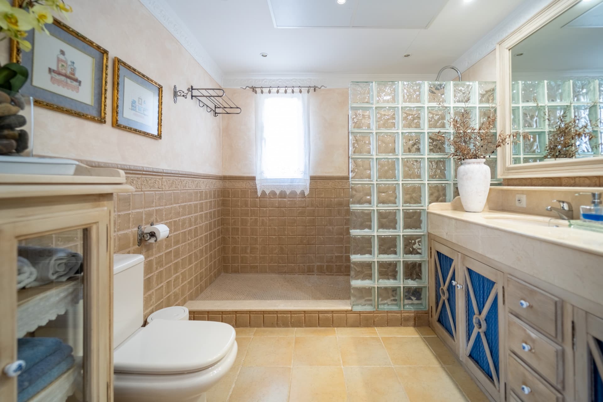 ✨ Mediterranean Villa with Private Pool in La Sierrezuela – Mijas Costa Discover this stunning villa where traditional A
