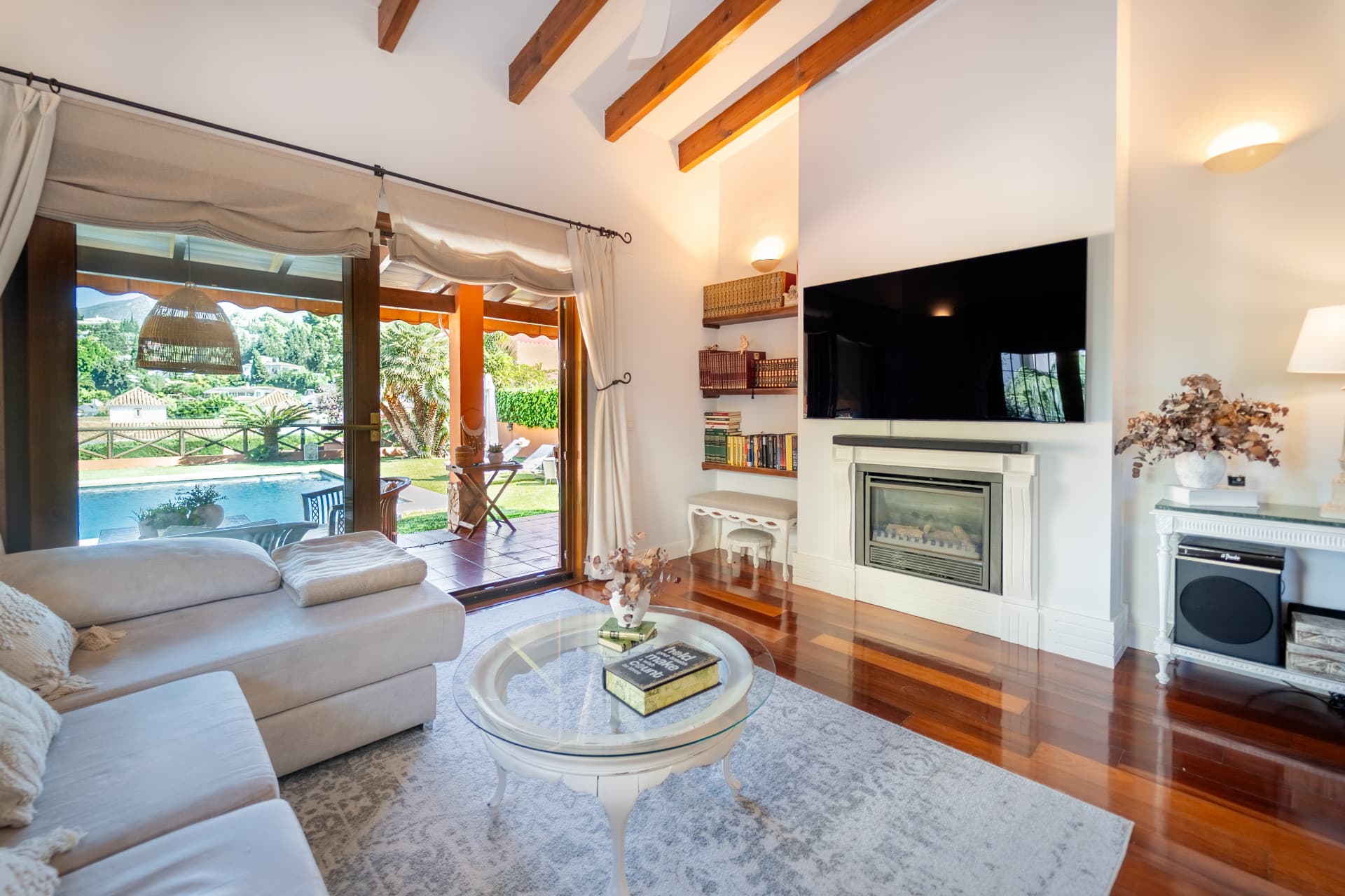 ✨ Mediterranean Villa with Private Pool in La Sierrezuela – Mijas Costa Discover this stunning villa where traditional A
