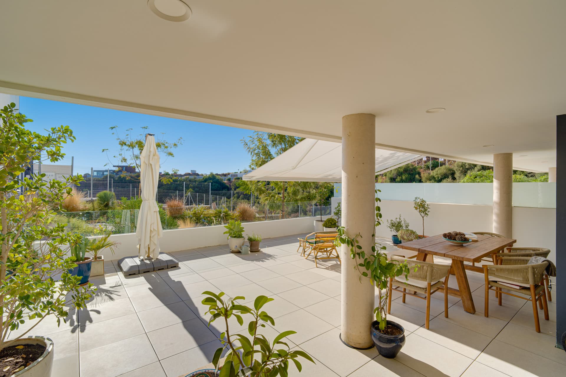 Beautifully designed, two-bedroom ground-floor apartment located in the sought-after Medblue community of Altos de Los Monteros, Marbella