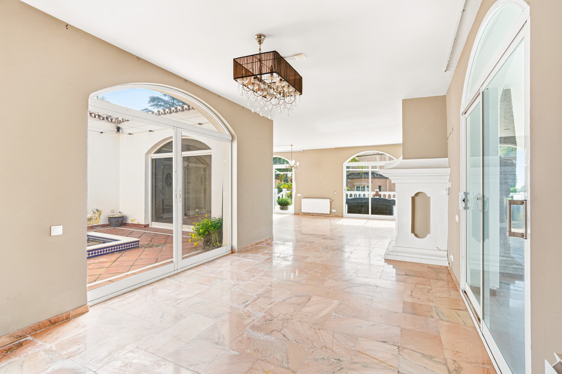 Reform opportunity - South facing, four bedroom Villa located in El Paraiso with sea views