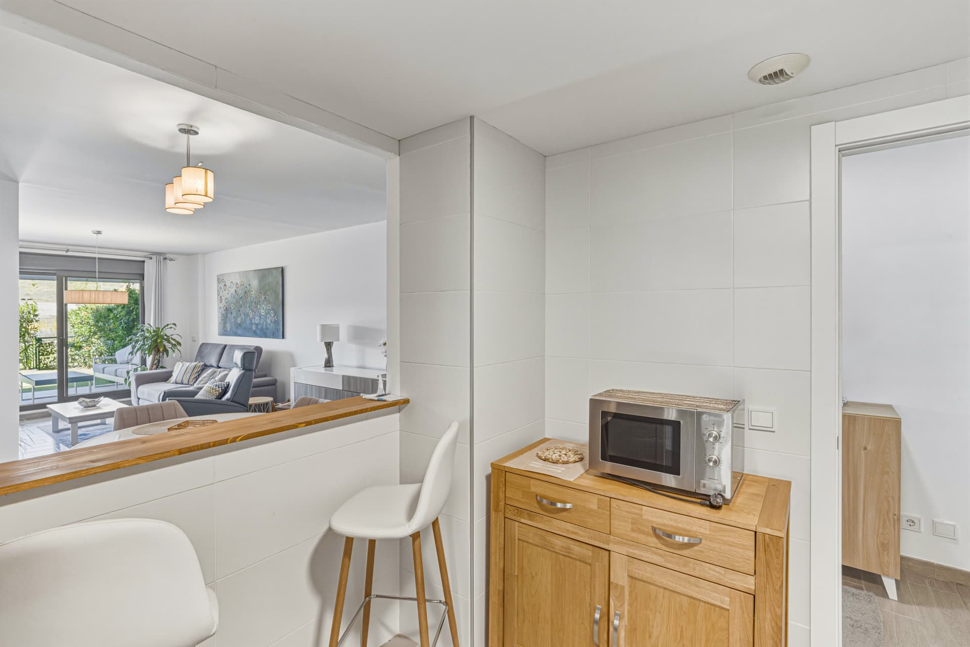 Vacker, två sovrum bottenvåning, trädgårdslägenhet ligger inom den eftertraktade gated community av El Lagar i La Cala de Mijas