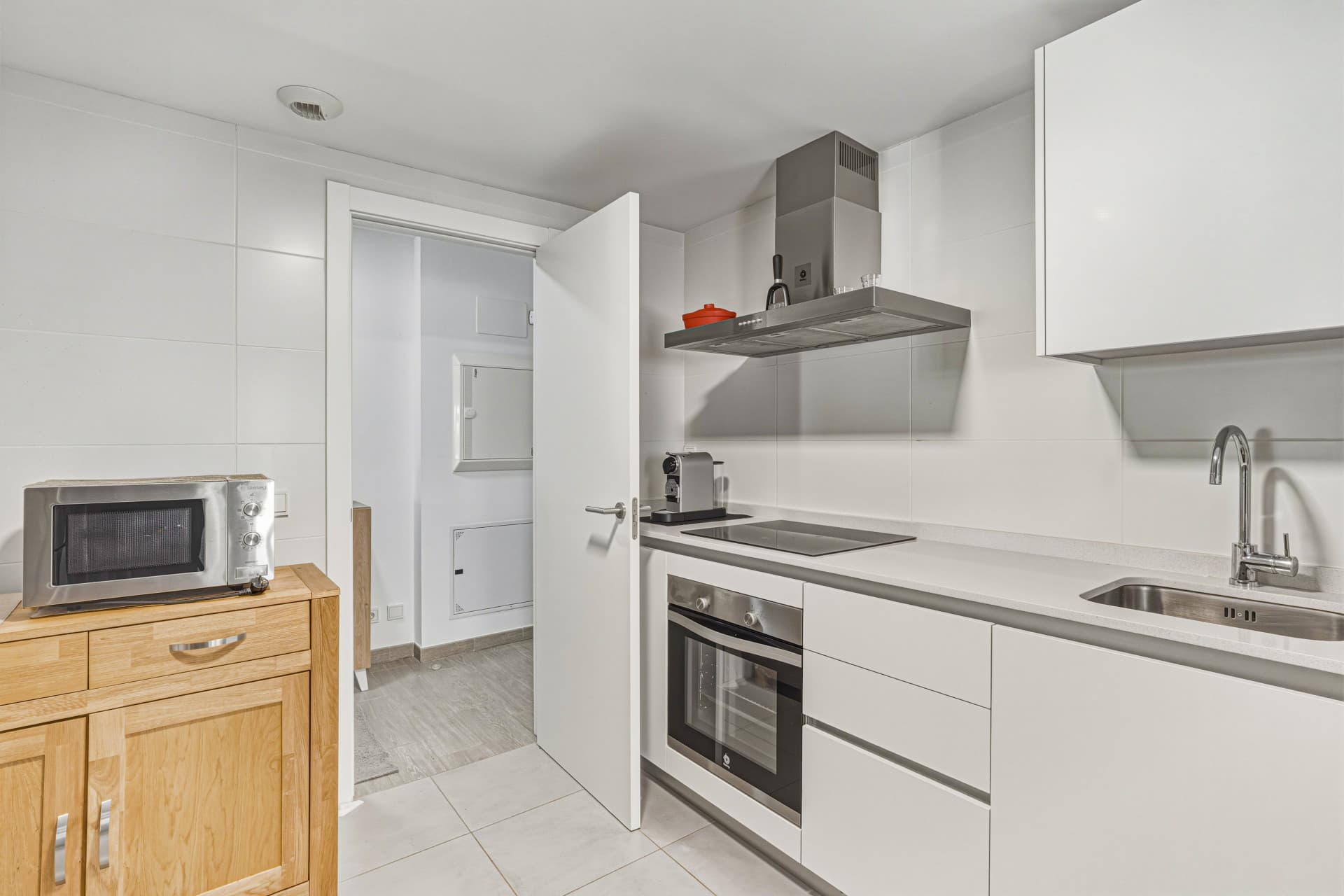 Vacker, två sovrum bottenvåning, trädgårdslägenhet ligger inom den eftertraktade gated community av El Lagar i La Cala de Mijas
