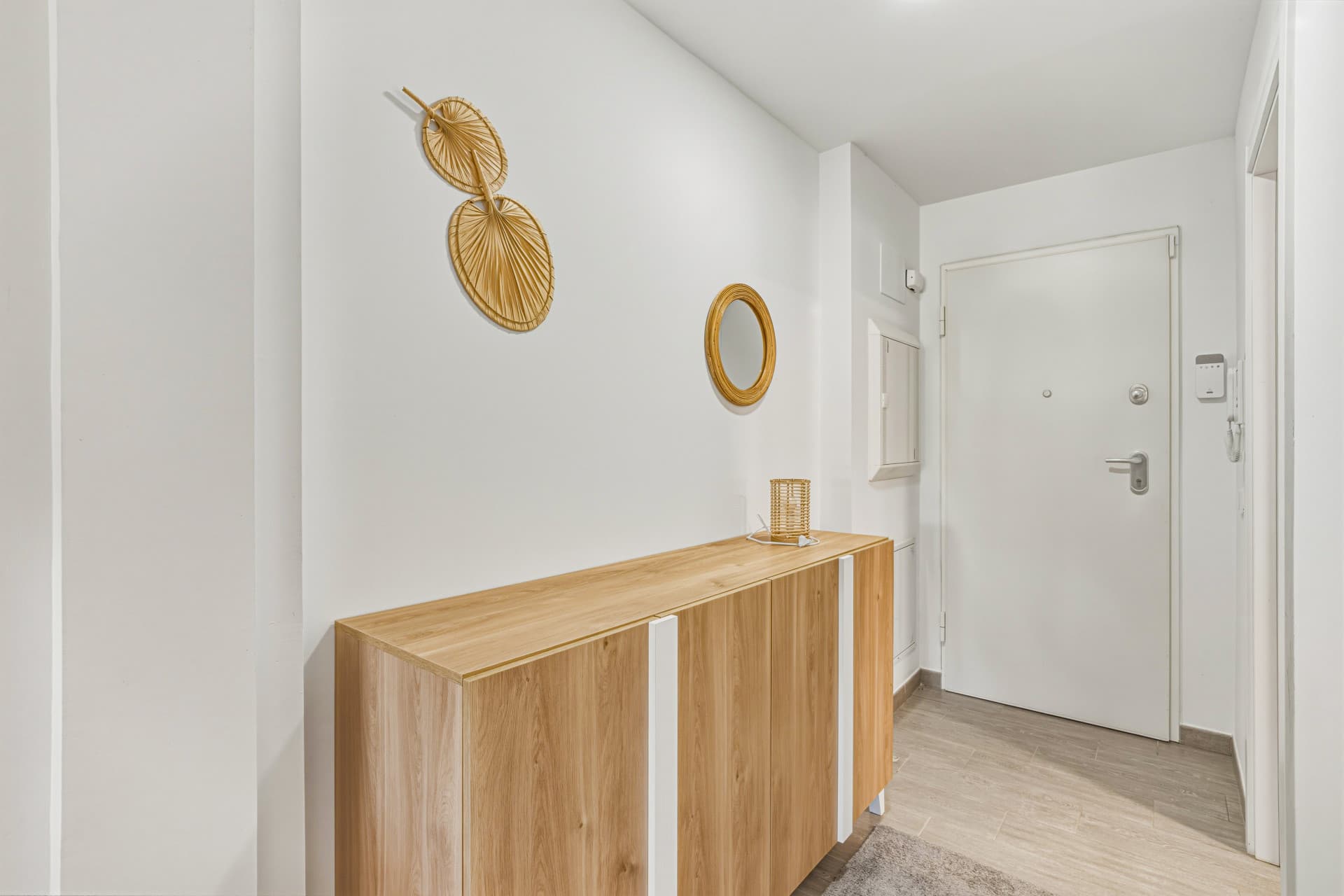 Vacker, två sovrum bottenvåning, trädgårdslägenhet ligger inom den eftertraktade gated community av El Lagar i La Cala de Mijas
