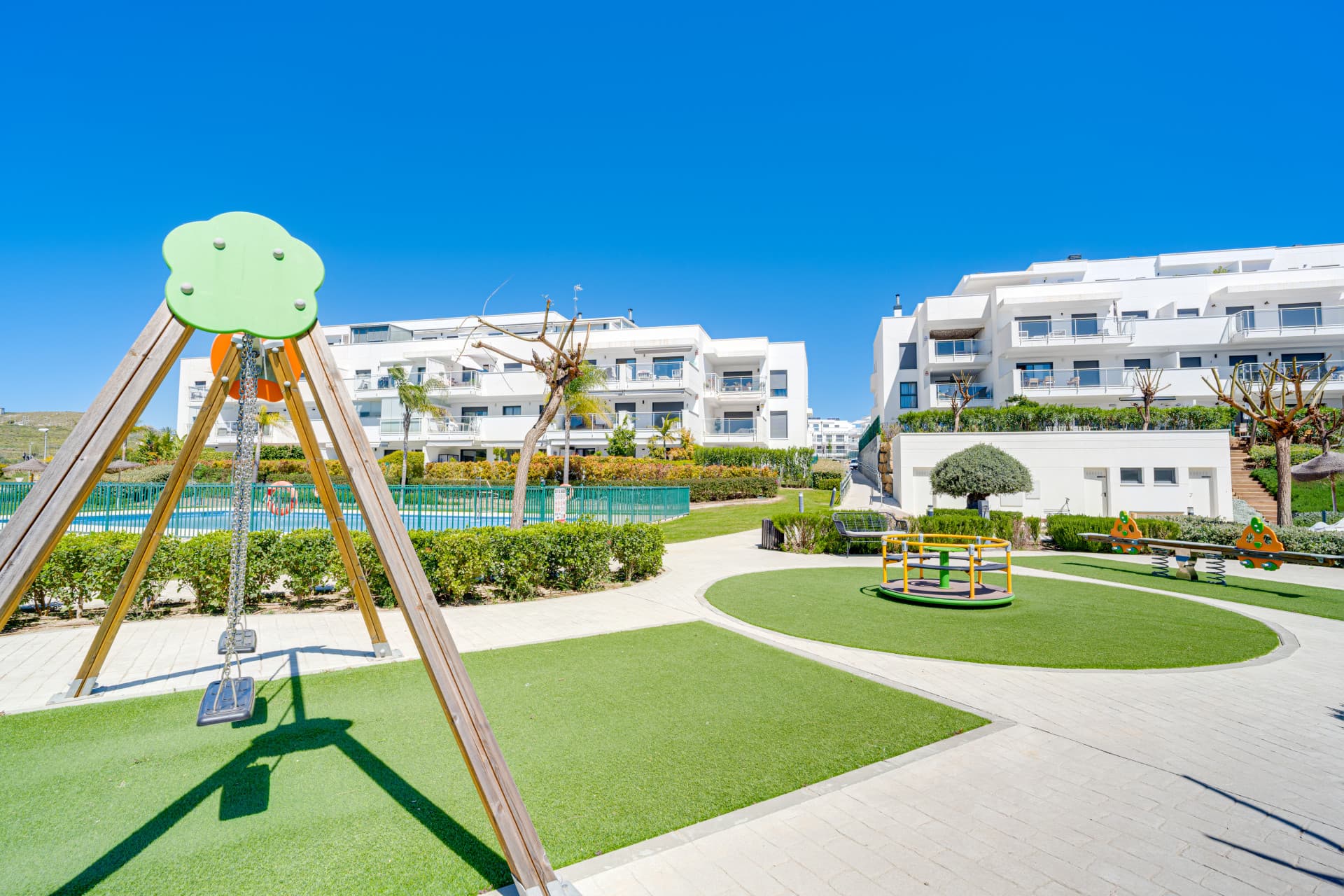 Vacker, två sovrum bottenvåning, trädgårdslägenhet ligger inom den eftertraktade gated community av El Lagar i La Cala de Mijas