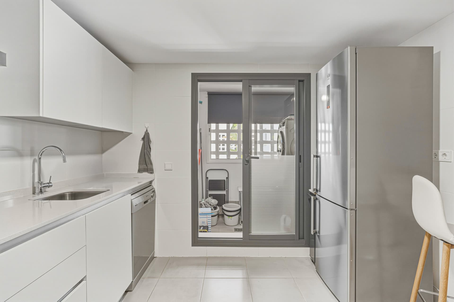 Vacker, två sovrum bottenvåning, trädgårdslägenhet ligger inom den eftertraktade gated community av El Lagar i La Cala de Mijas
