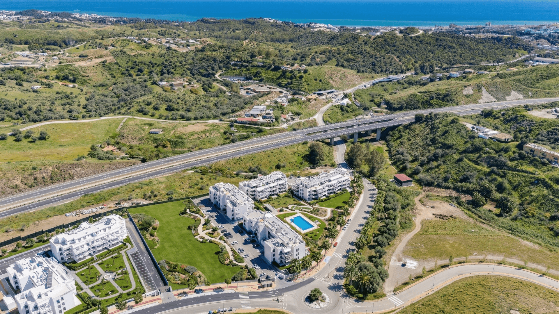 Vacker, två sovrum bottenvåning, trädgårdslägenhet ligger inom den eftertraktade gated community av El Lagar i La Cala de Mijas